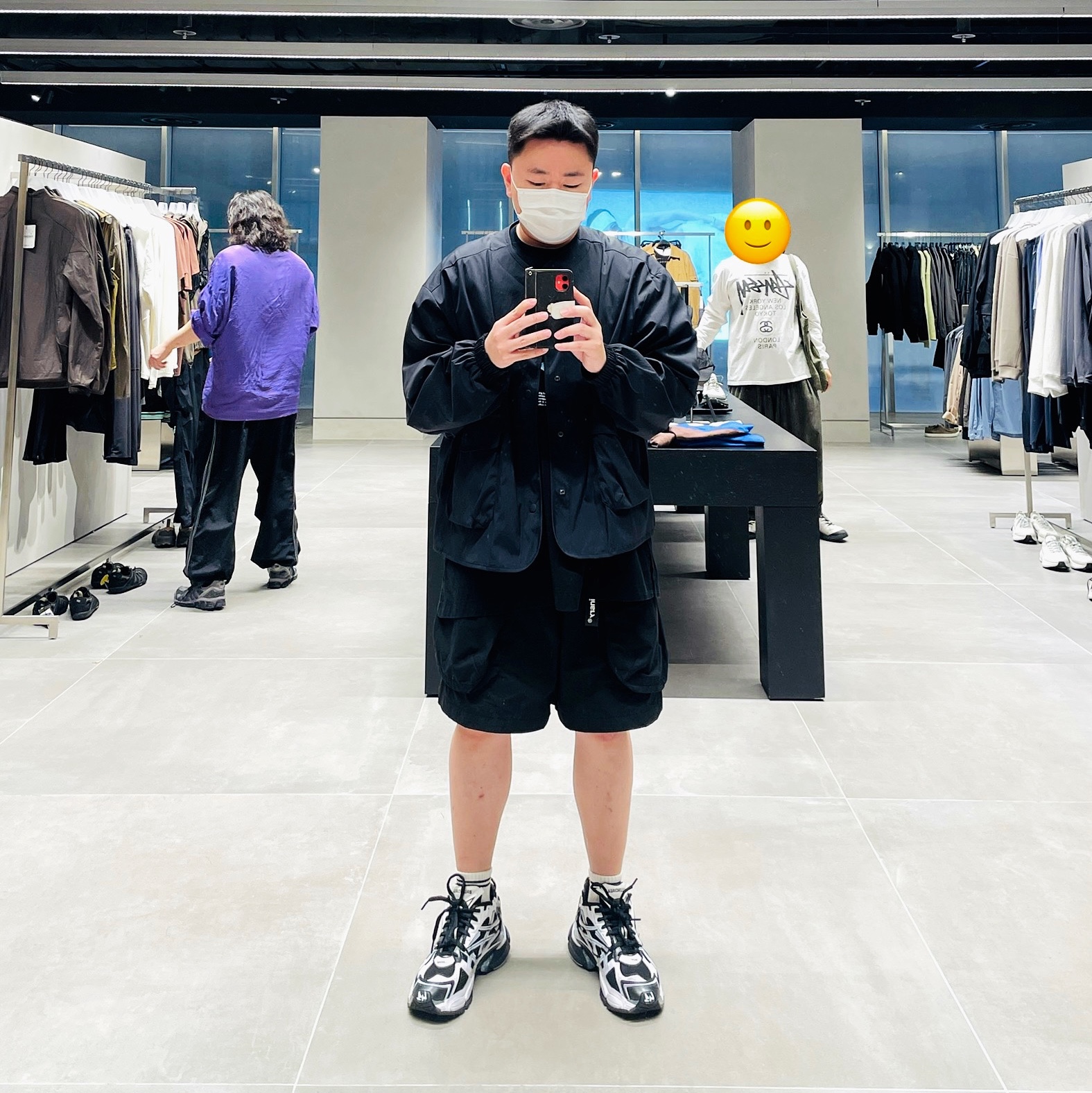 Balenciaga Runner Sneakers Black White 착용 스타일