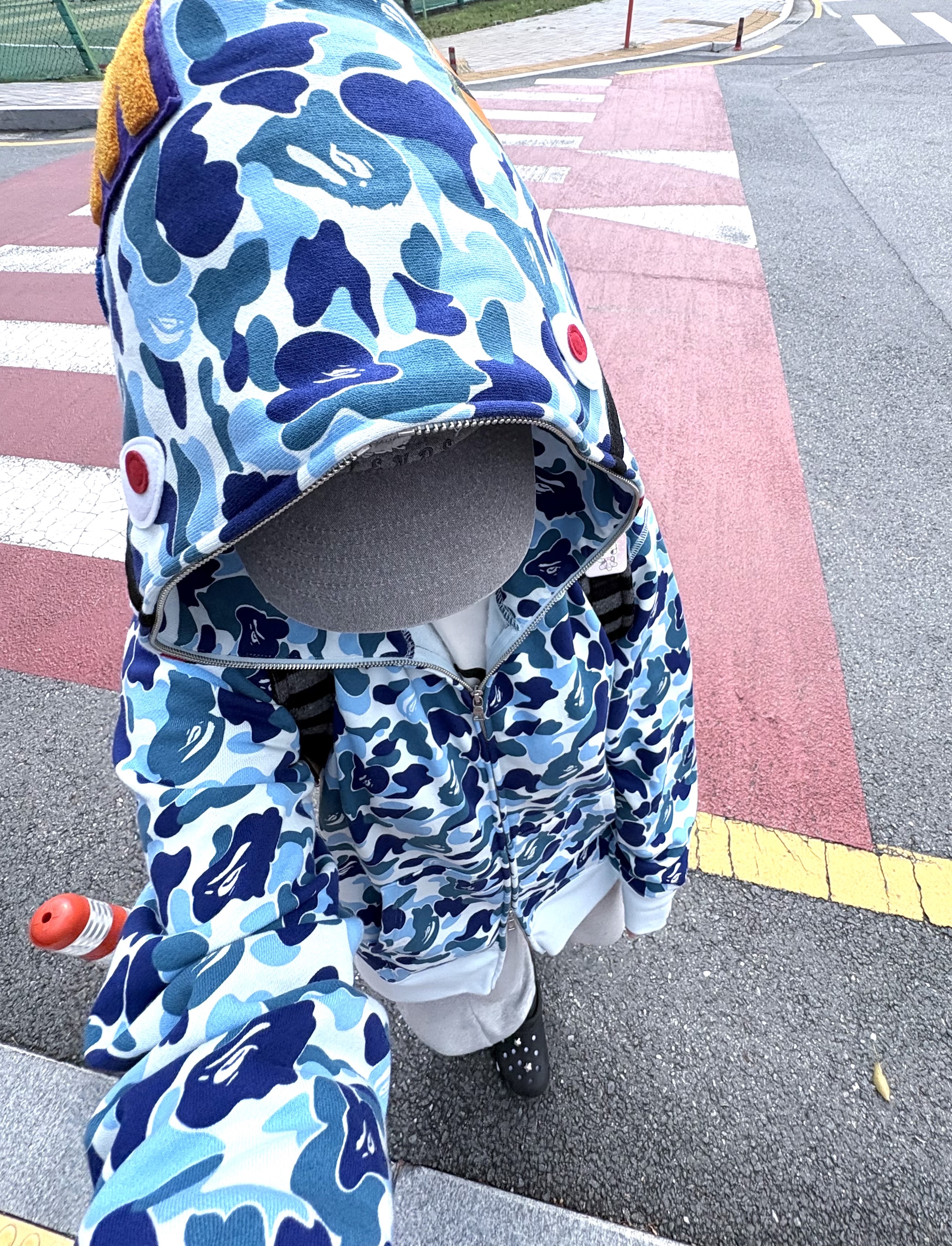 BAPE ABC Camo Shark Full Zip Hoodie Blue 착용 스타일