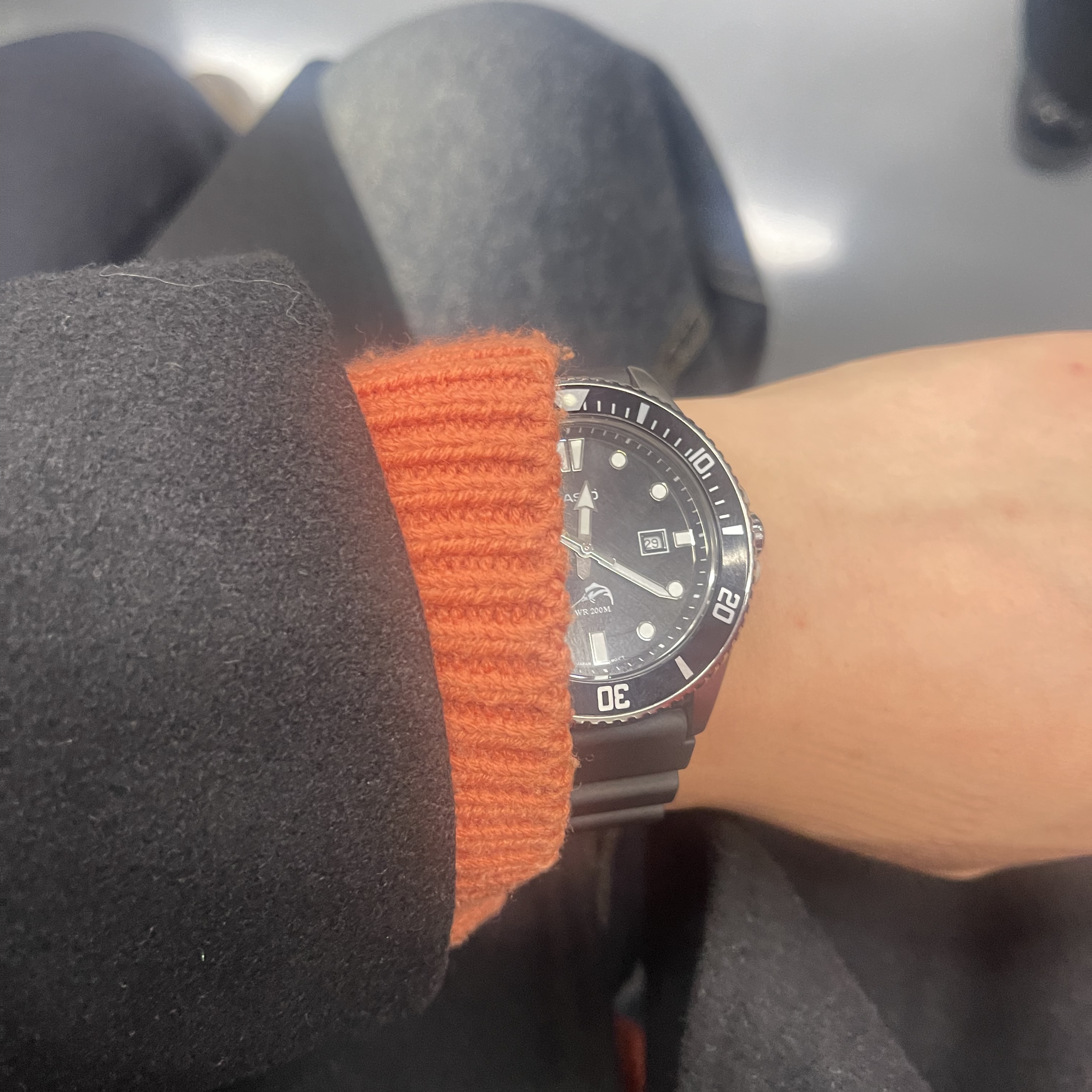 Casio MDV-106-1A 착용 스타일