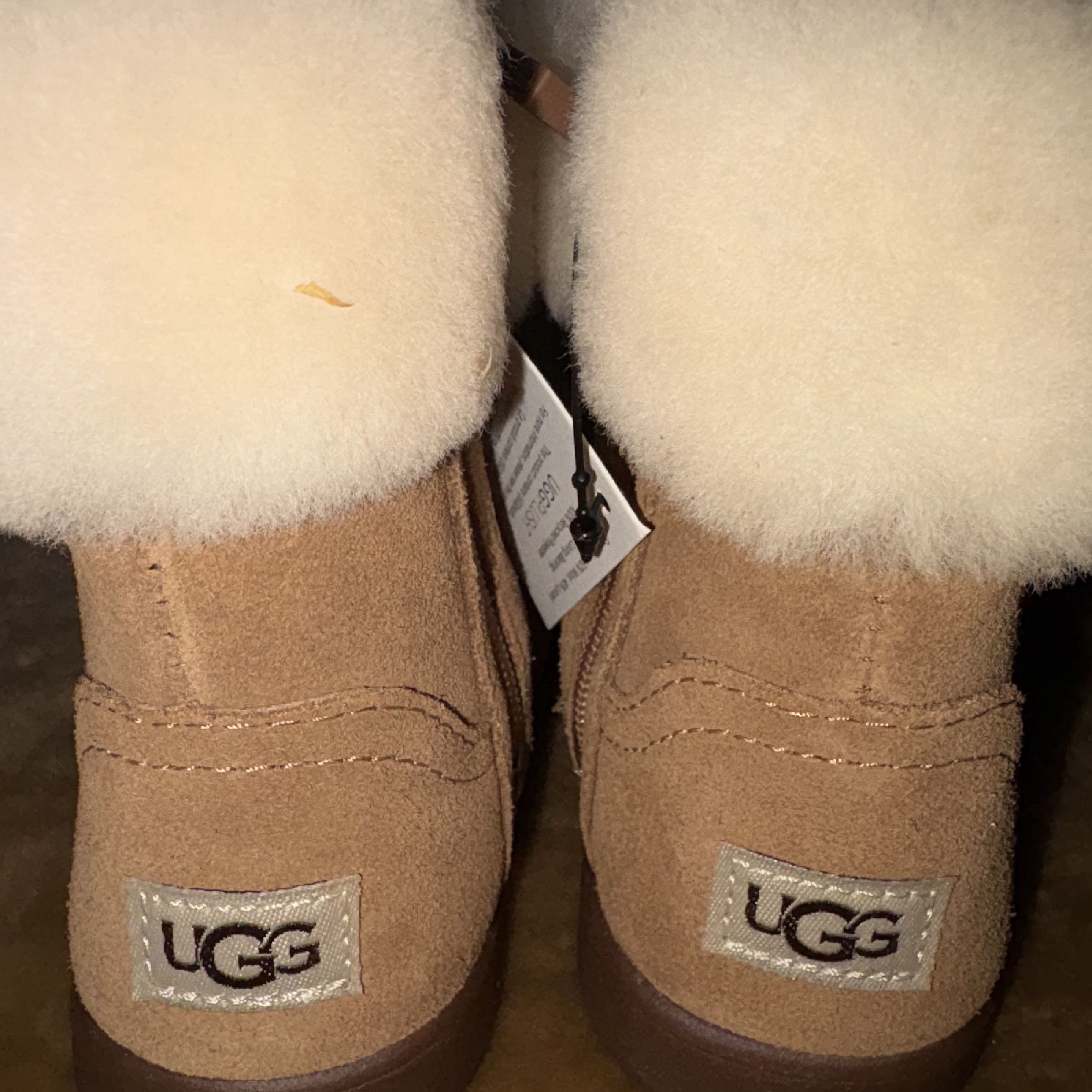 (Kids) UGG Classic Ultra Mini Platform Sand 착용 스타일