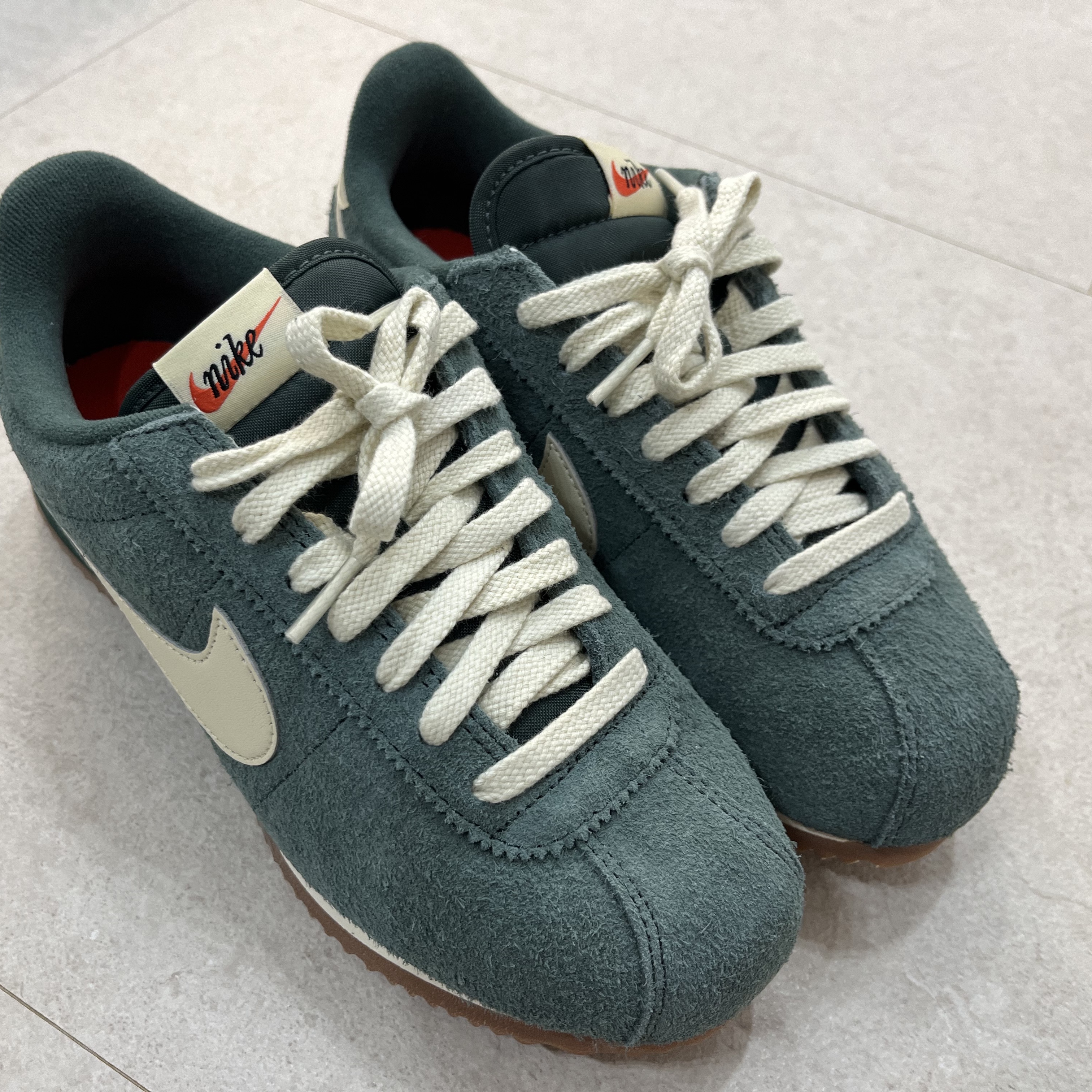 (W) Nike Cortez Vintage Suede Vintage Green Gum Medium Brown 착용 스타일 - 3
