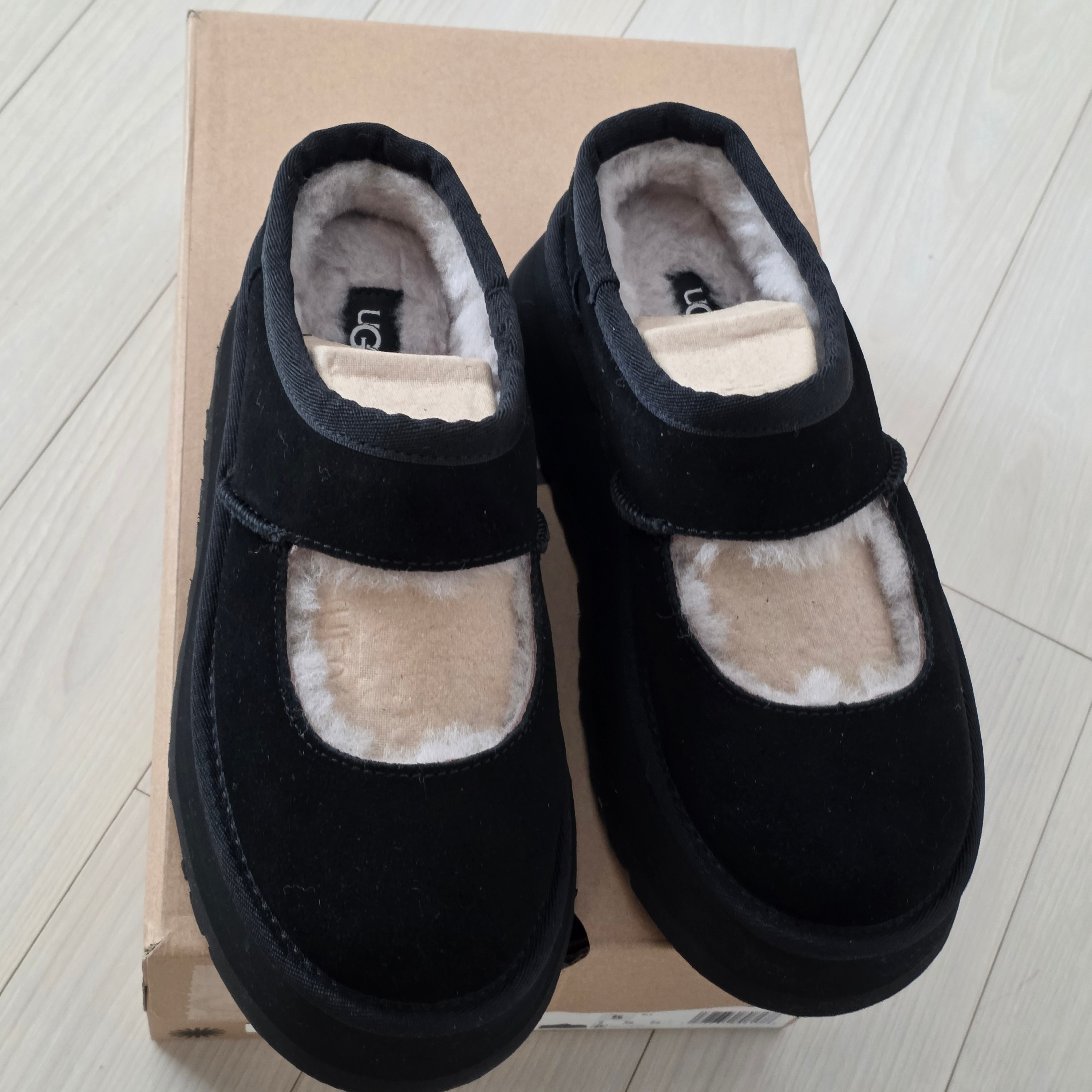 (W) UGG Bea Mary Jane Black 착용 스타일