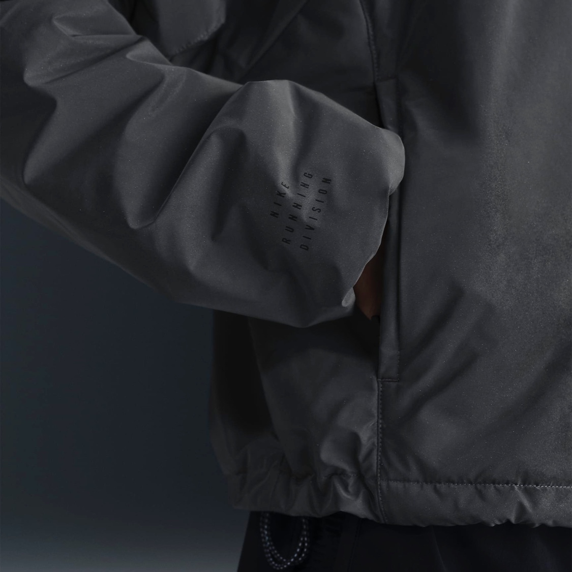 (W) Nike Running Division Therma-Fit Reflective Running Jacket Black Silver - Asia, Nike Therma-Fit ADV Aeroloft Repel Down Running Jacket Black - Asia 착용 스타일 - 4
