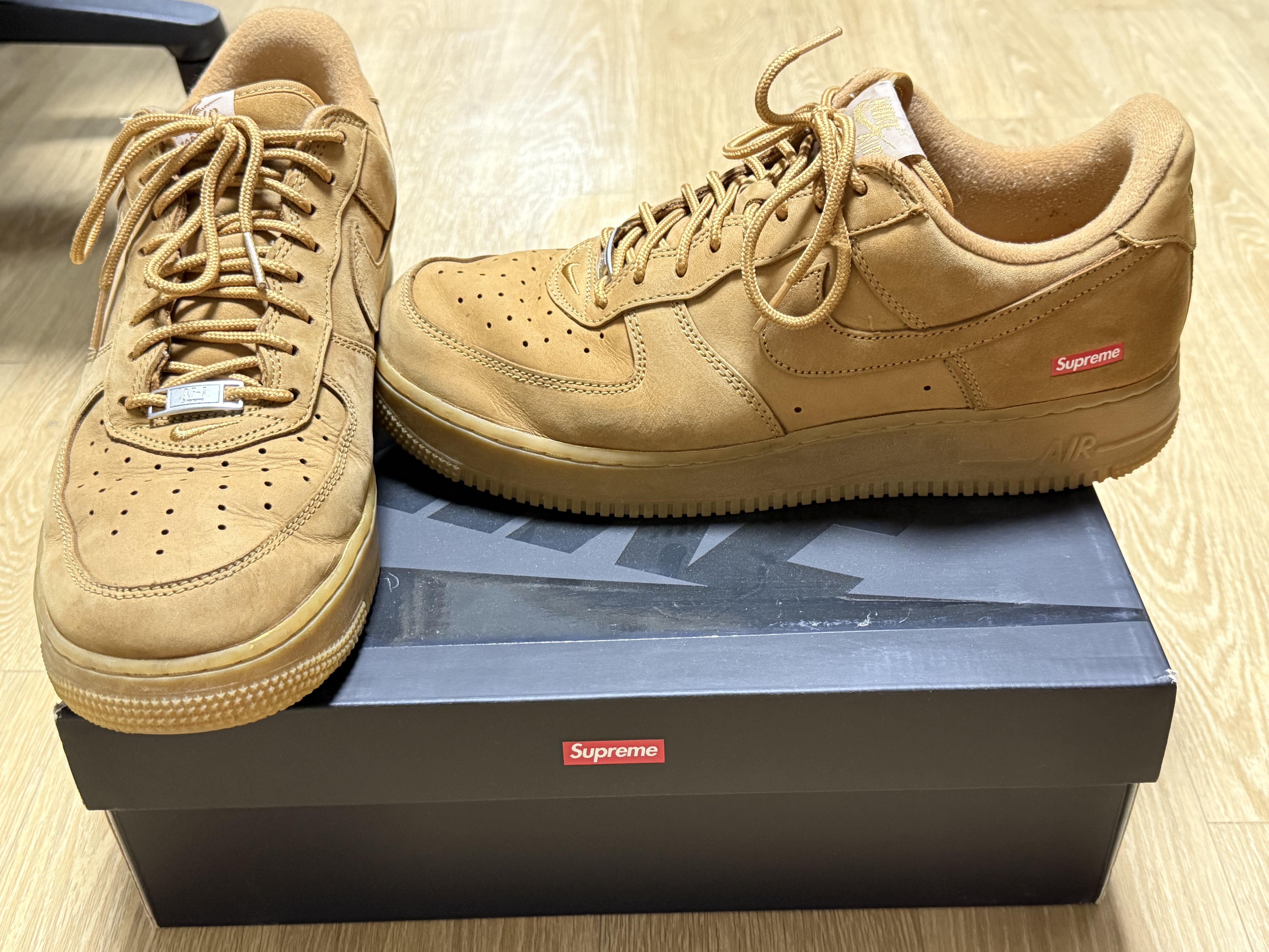 Nike x Supreme Air Force 1 Low Flax 착용 스타일
