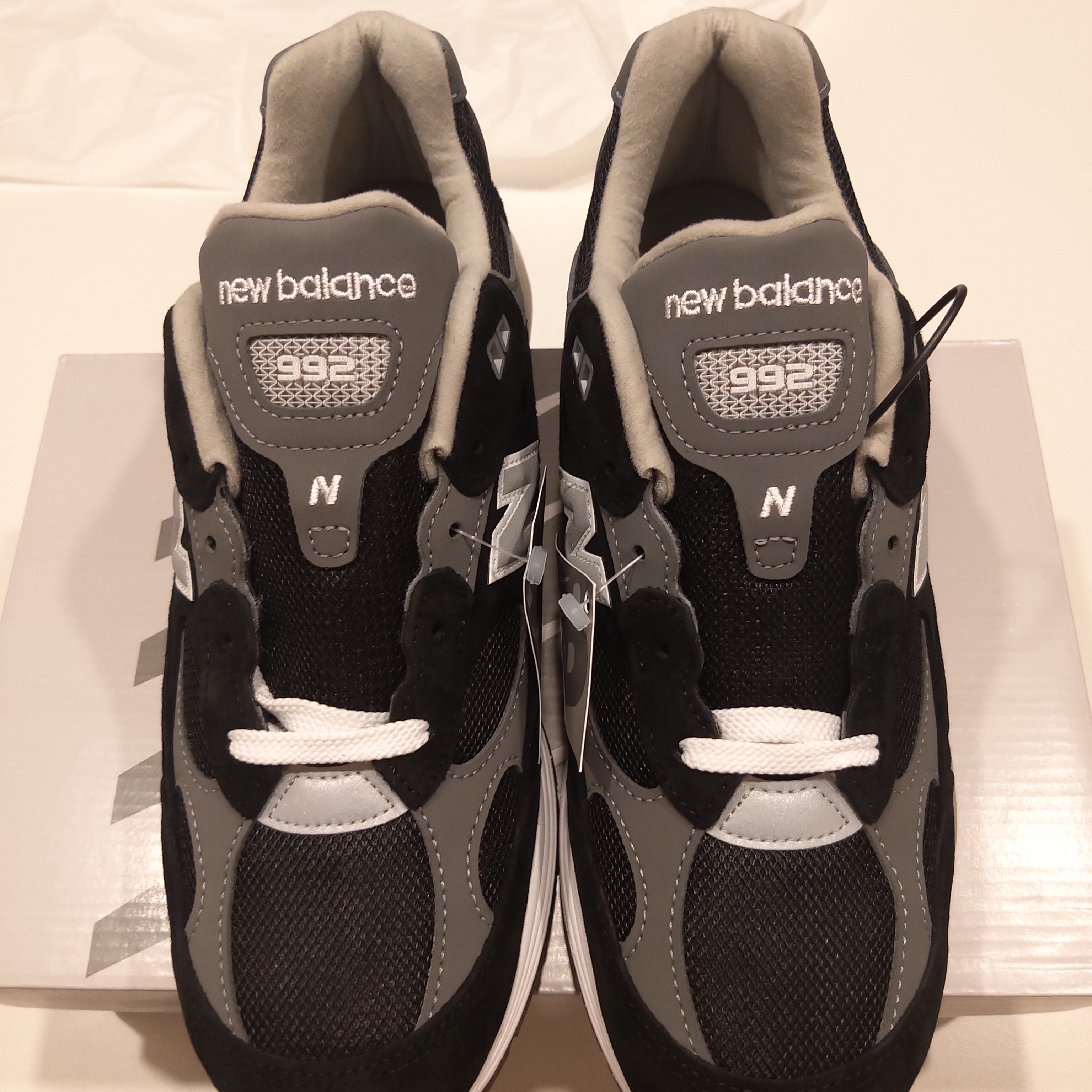 New Balance 992 Made in USA Core Black Grey 착용 스타일 - 1