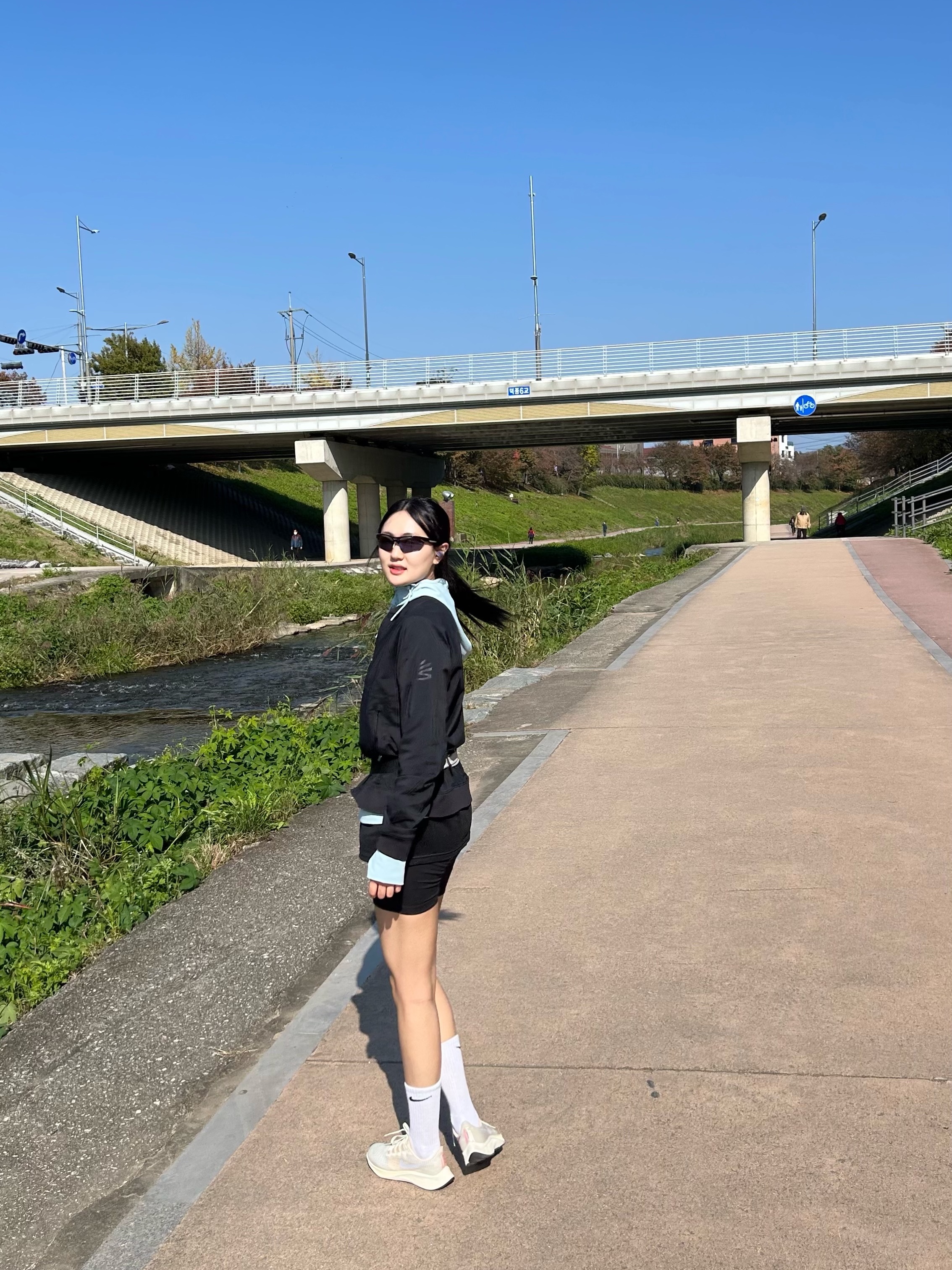 (W) Nike Essential Mid Rise Bike Shorts Black - US/EU 착용 스타일