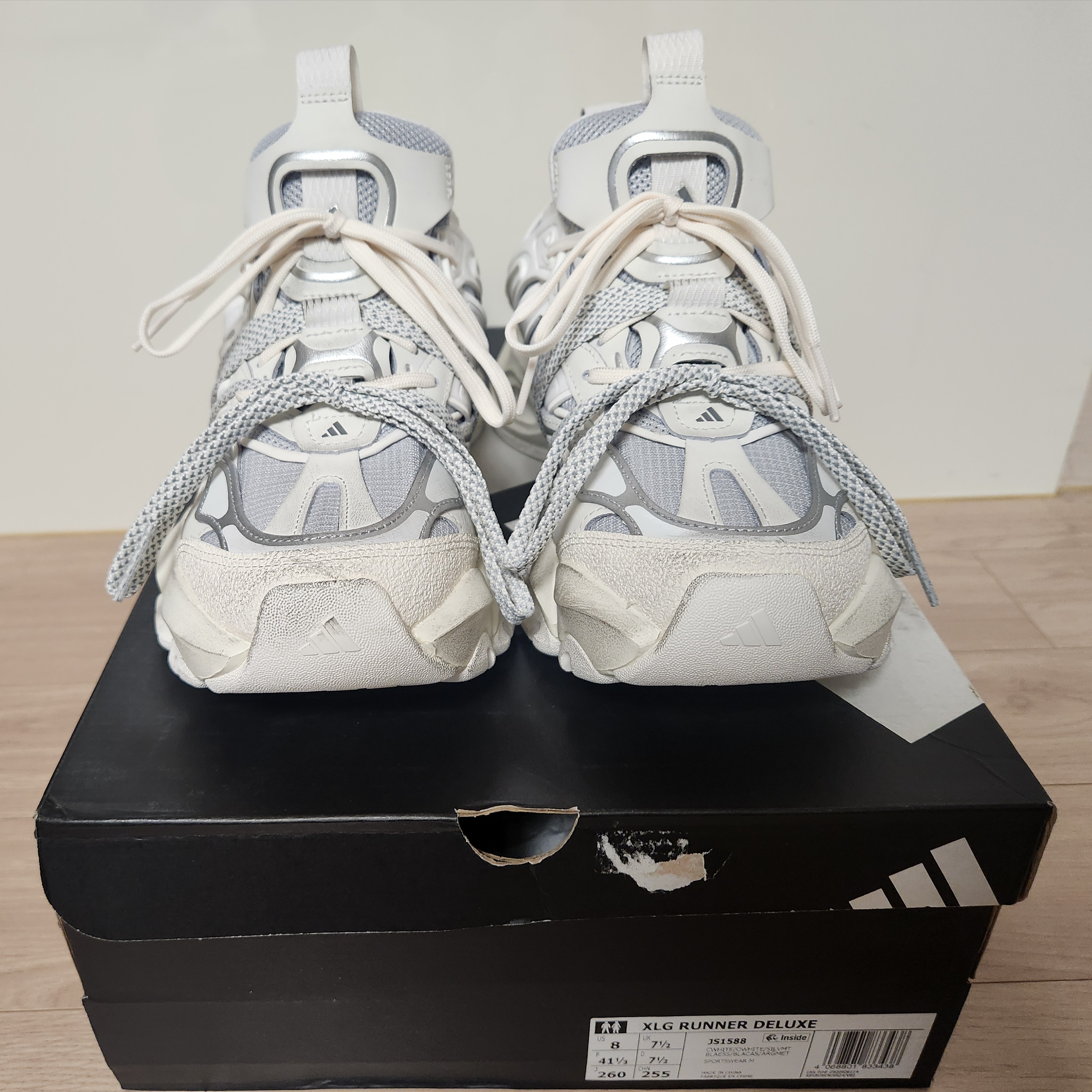 Adidas Vento XLG Deluxe Sneakers Core White Silver Metallic 착용 스타일 - 2