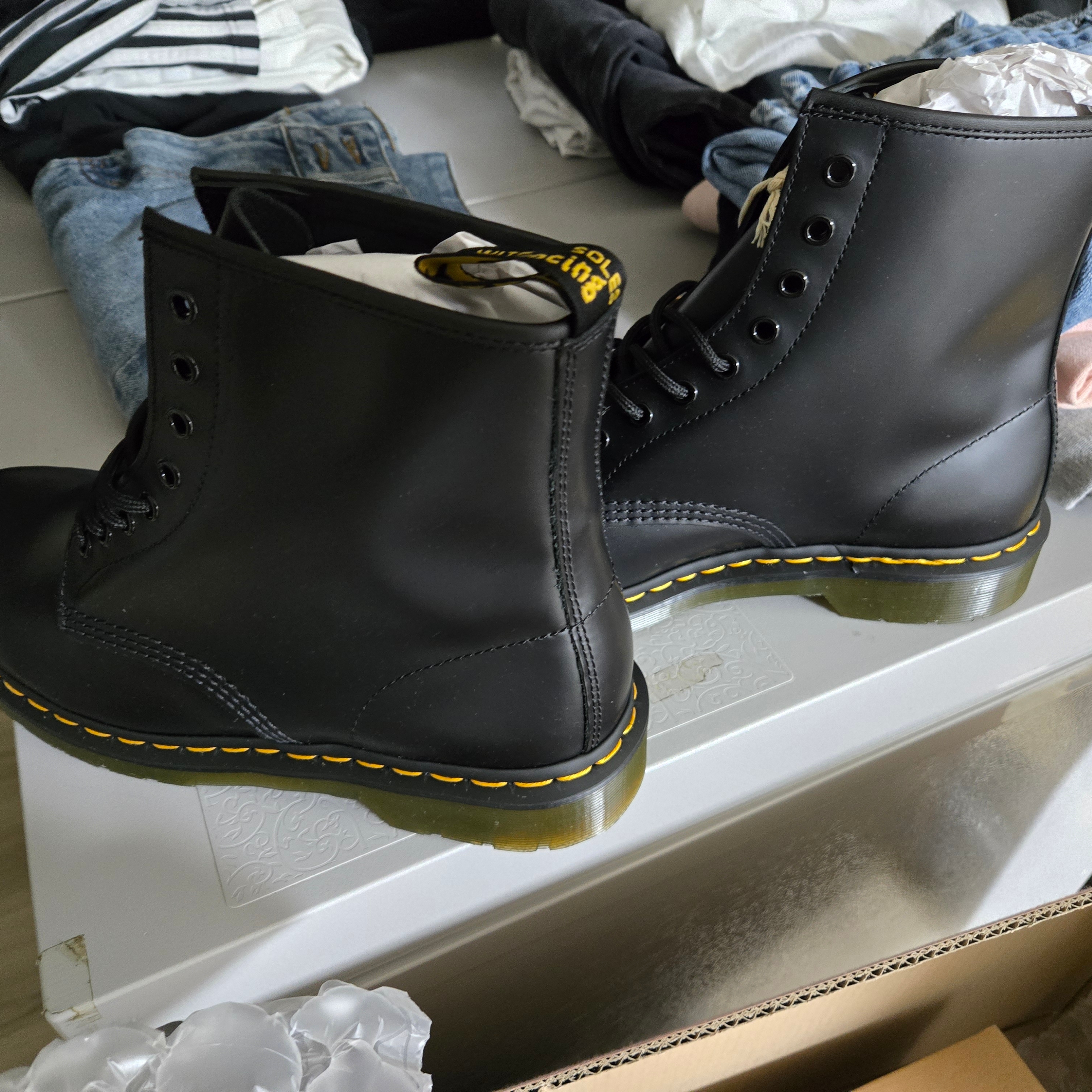 Dr. Martens 1460 Smooth Boots Black 착용 스타일 - 1