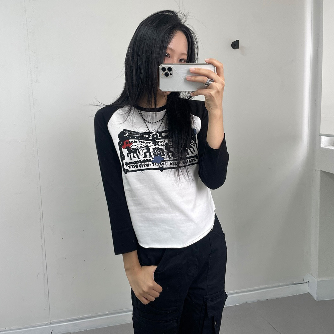 Thevinylhouse Cowboy Pictogram Raglan LS Tee White 착용 스타일