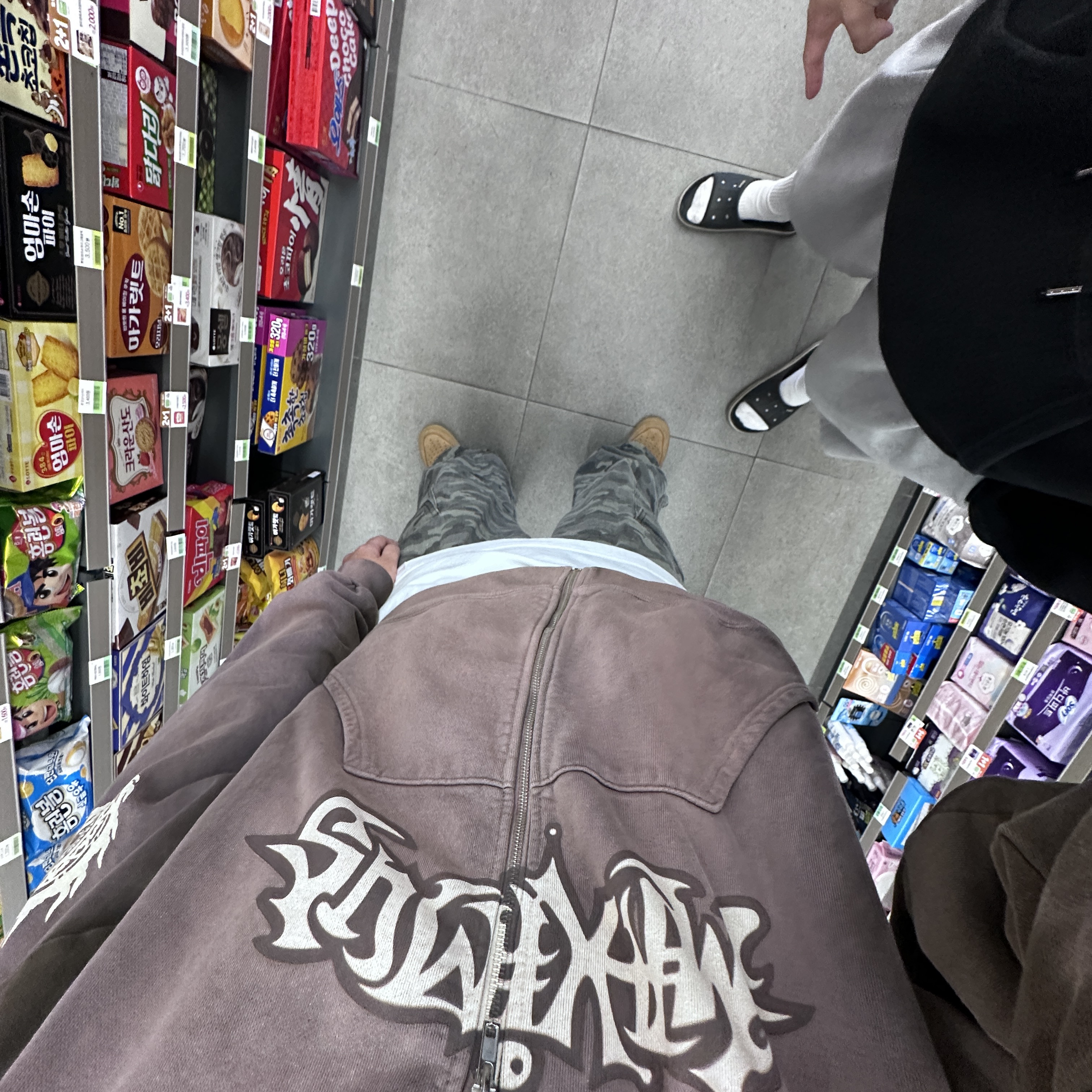 Travis Scott Circus Maximus Stadium Tour 25 Zip Hoodie 착용 스타일 - 2