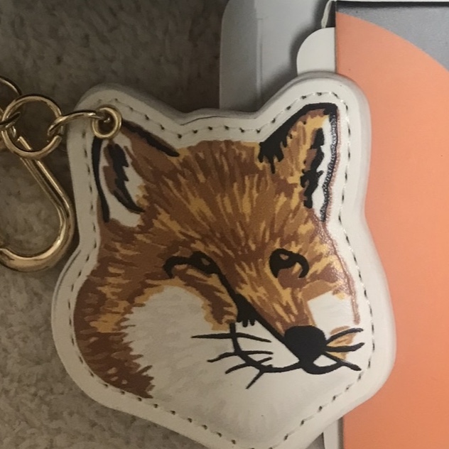 Maison Kitsune x Laneige Keyring Multicolor 착용 스타일