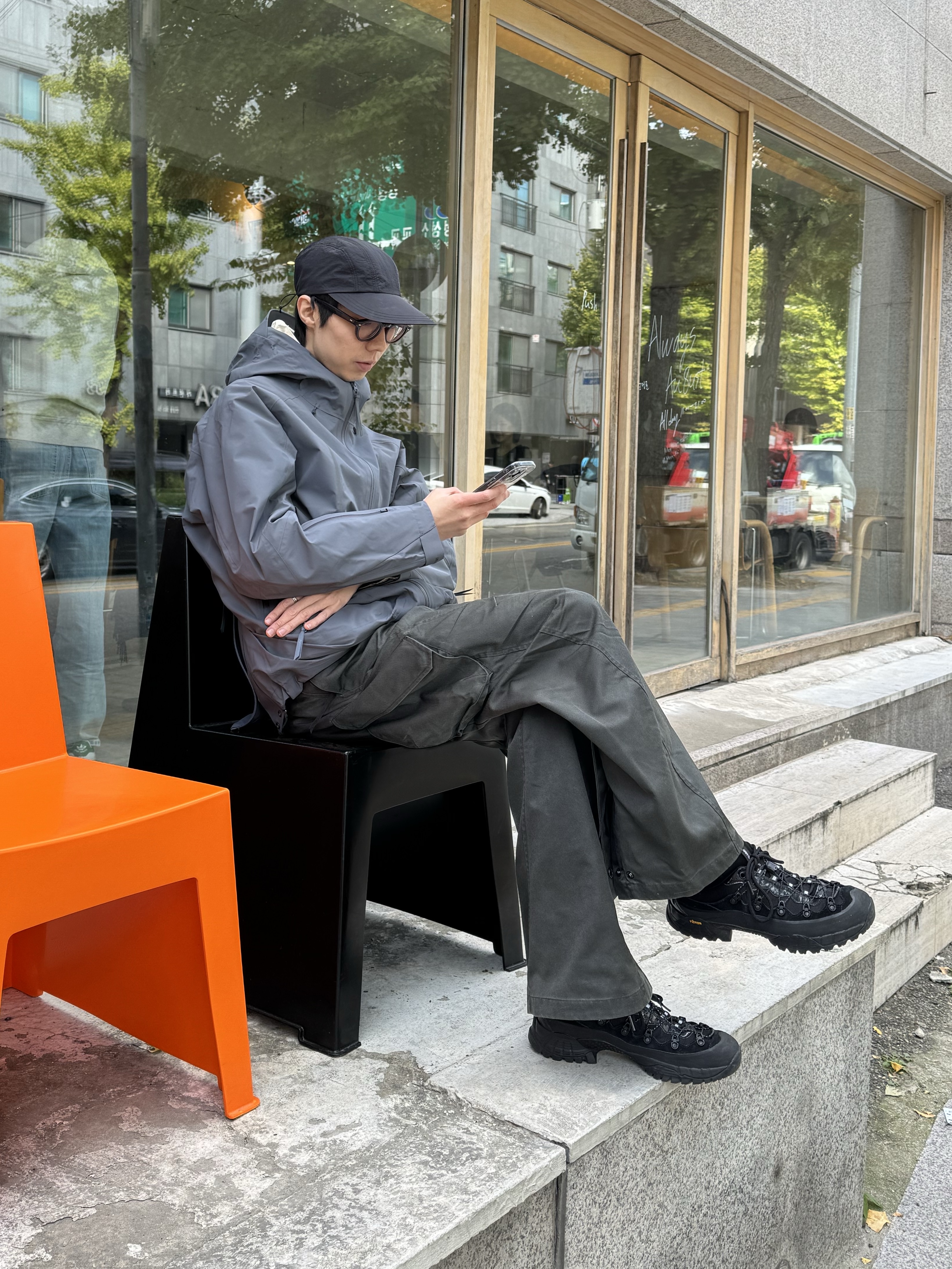 LOSTGARDEN x Kolon Sport Ton Black 착용 스타일 - 1
