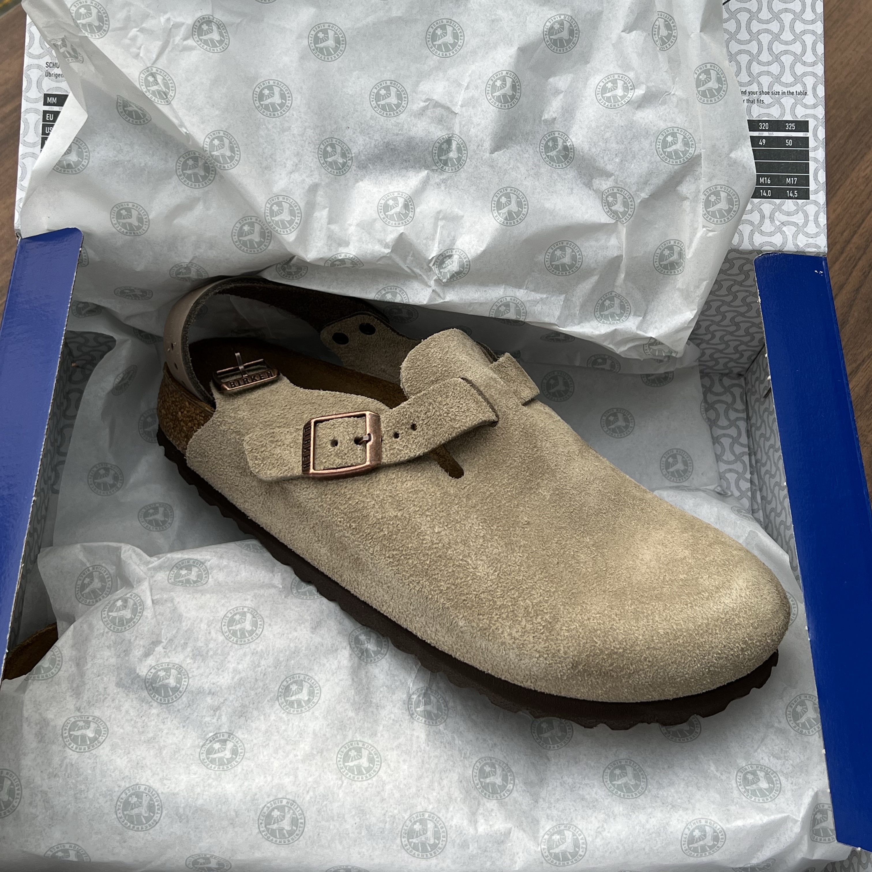 Birkenstock Tokio Suede Leather Taupe - Narrow 착용 스타일