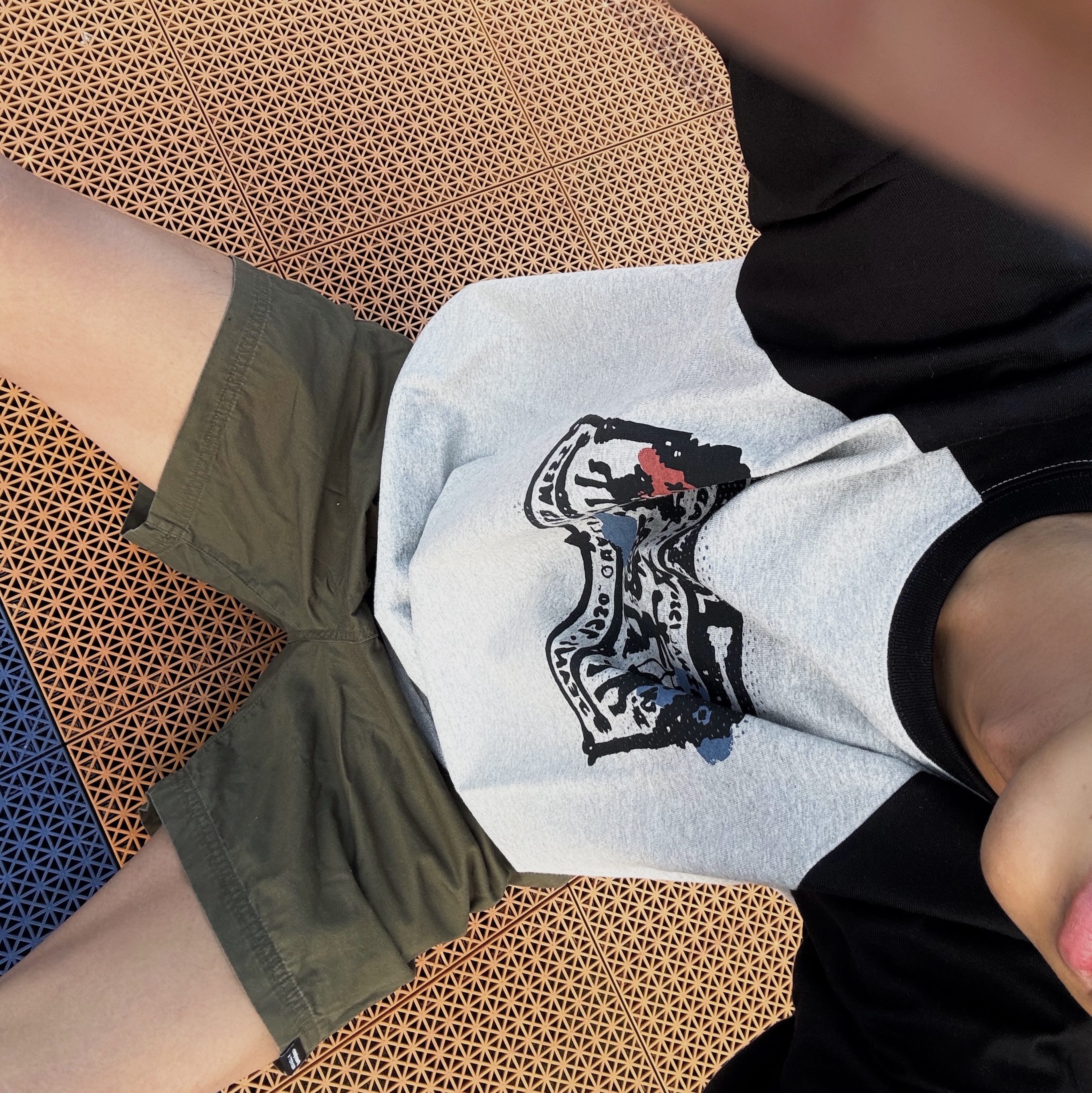 [KREAM 단독] Thevinylhouse Cowboy Pictogram Raglan LS Tee Black 착용 스타일 - 5
