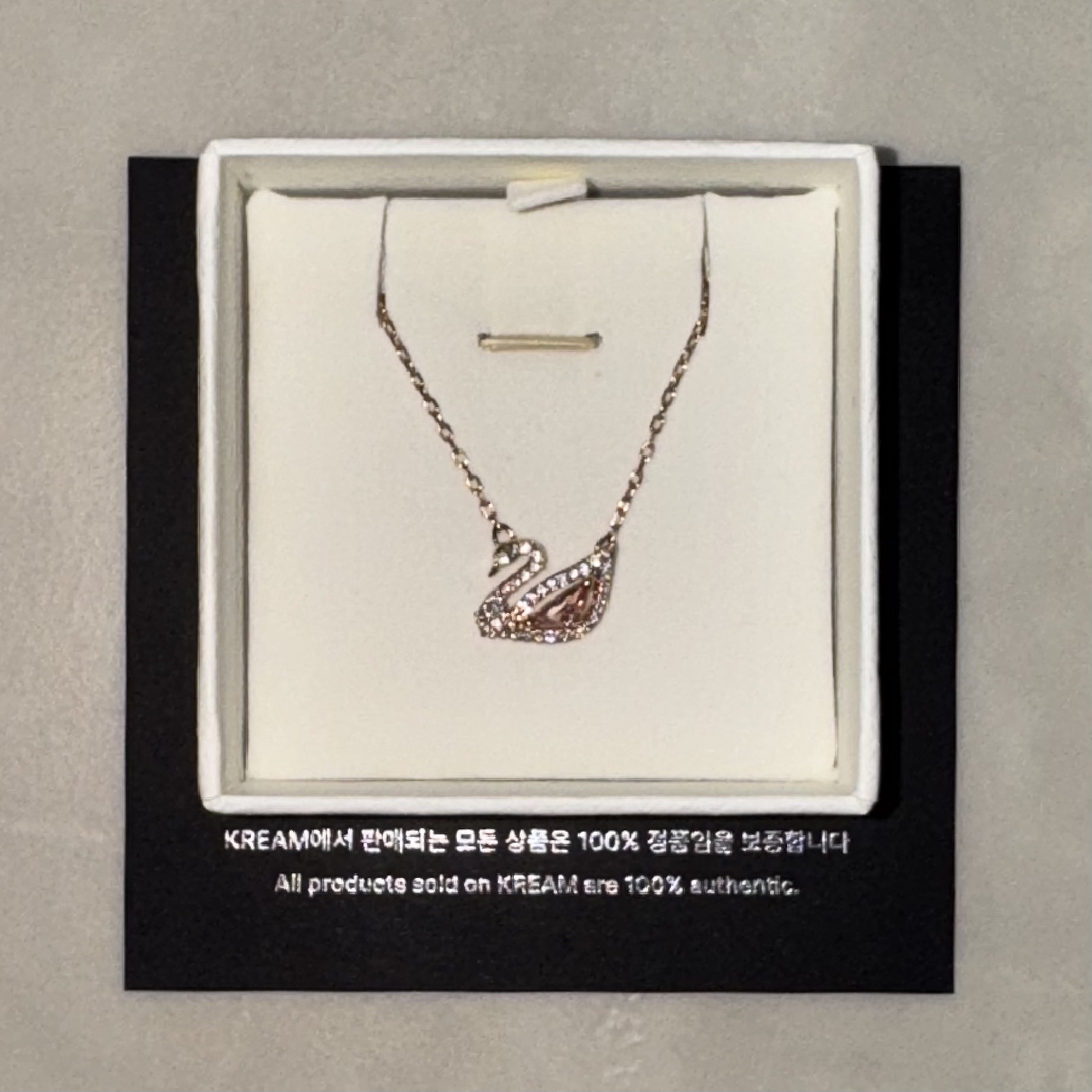 (W) Swarovski Dazzling Swan Necklace Pink Rose Gold Plated 착용 스타일