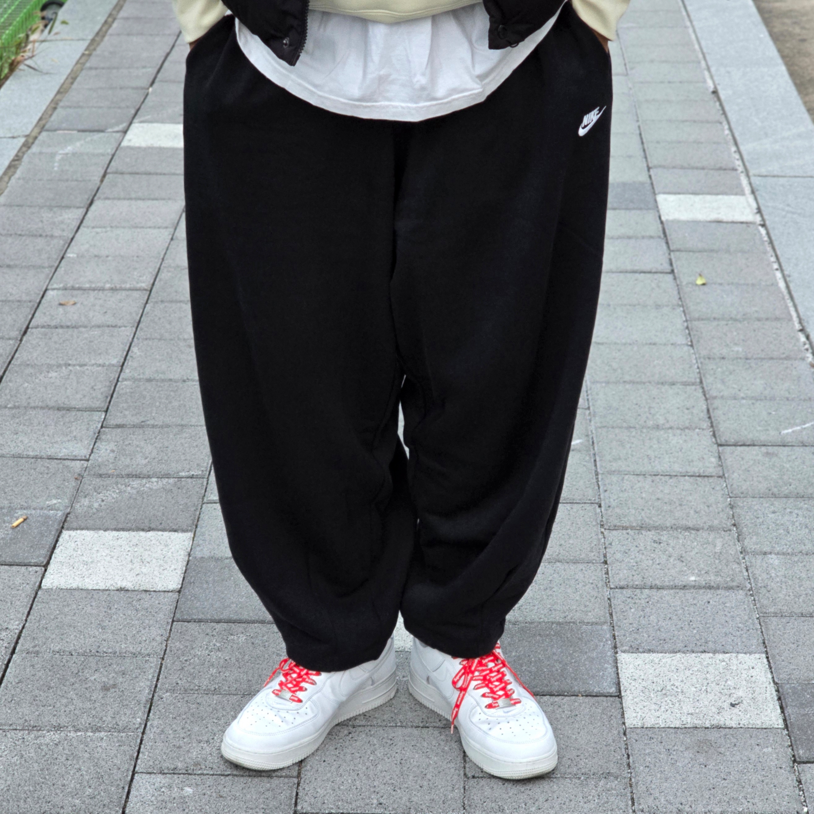 Nike Club Fleece Oversized French Terry Pants Black White - Asia 착용 스타일 - 1
