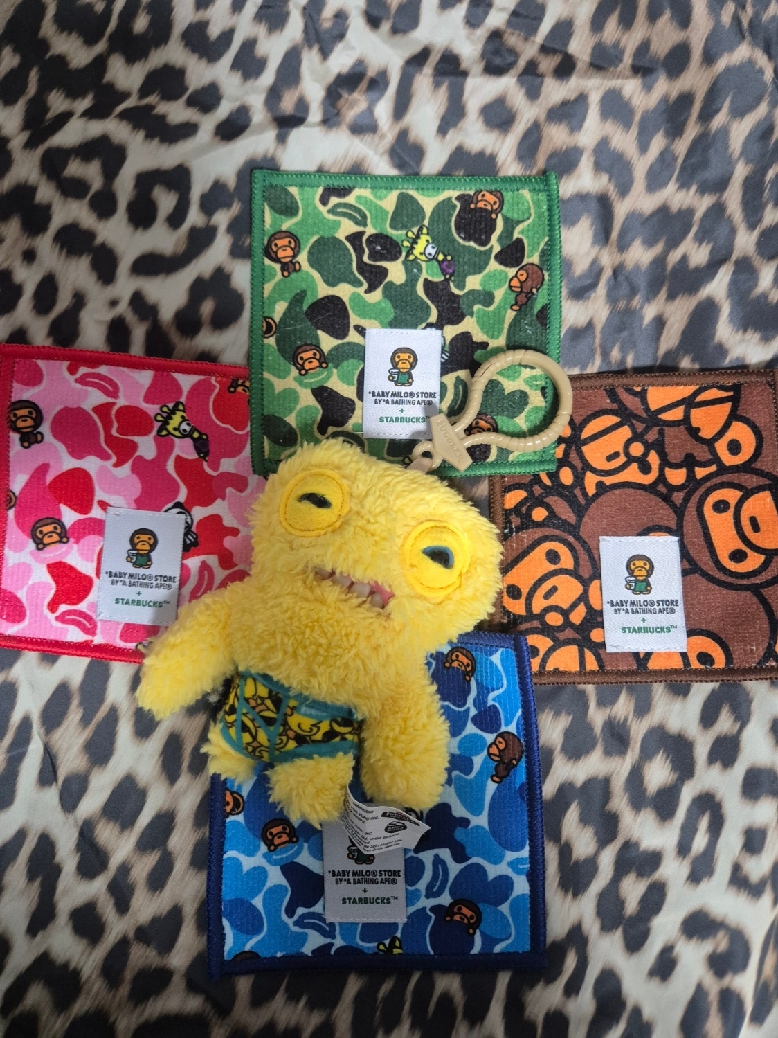 Fuggler Squidge Keyring Yellow 착용 스타일