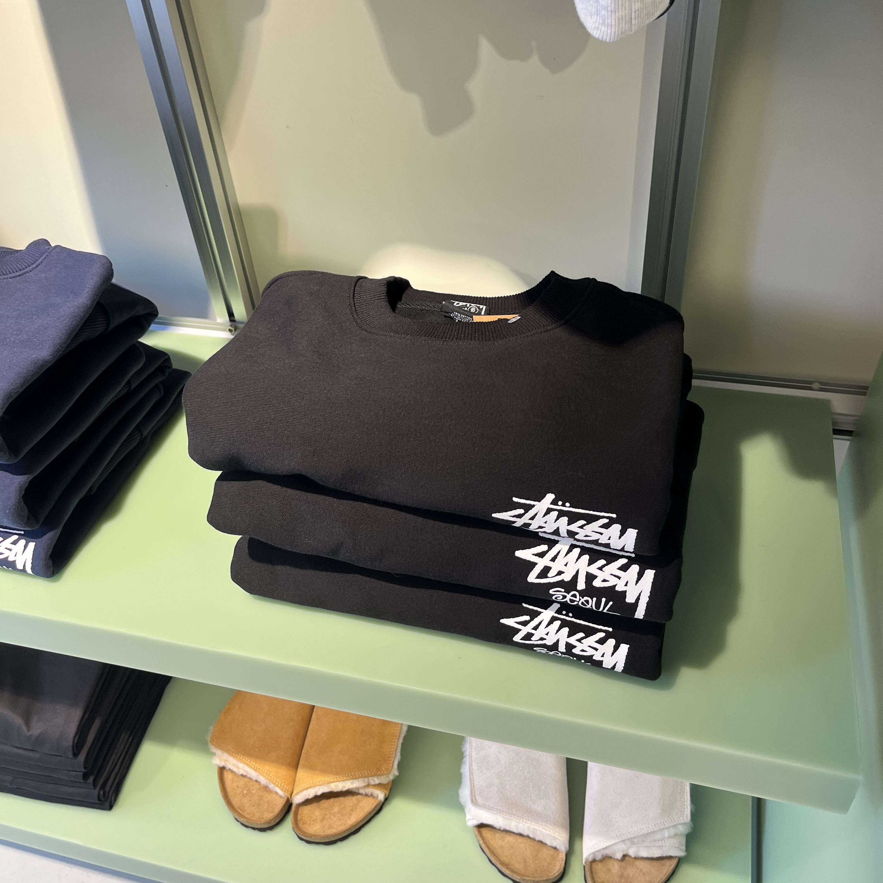 Stussy Stock Seoul Crew Black 착용 스타일