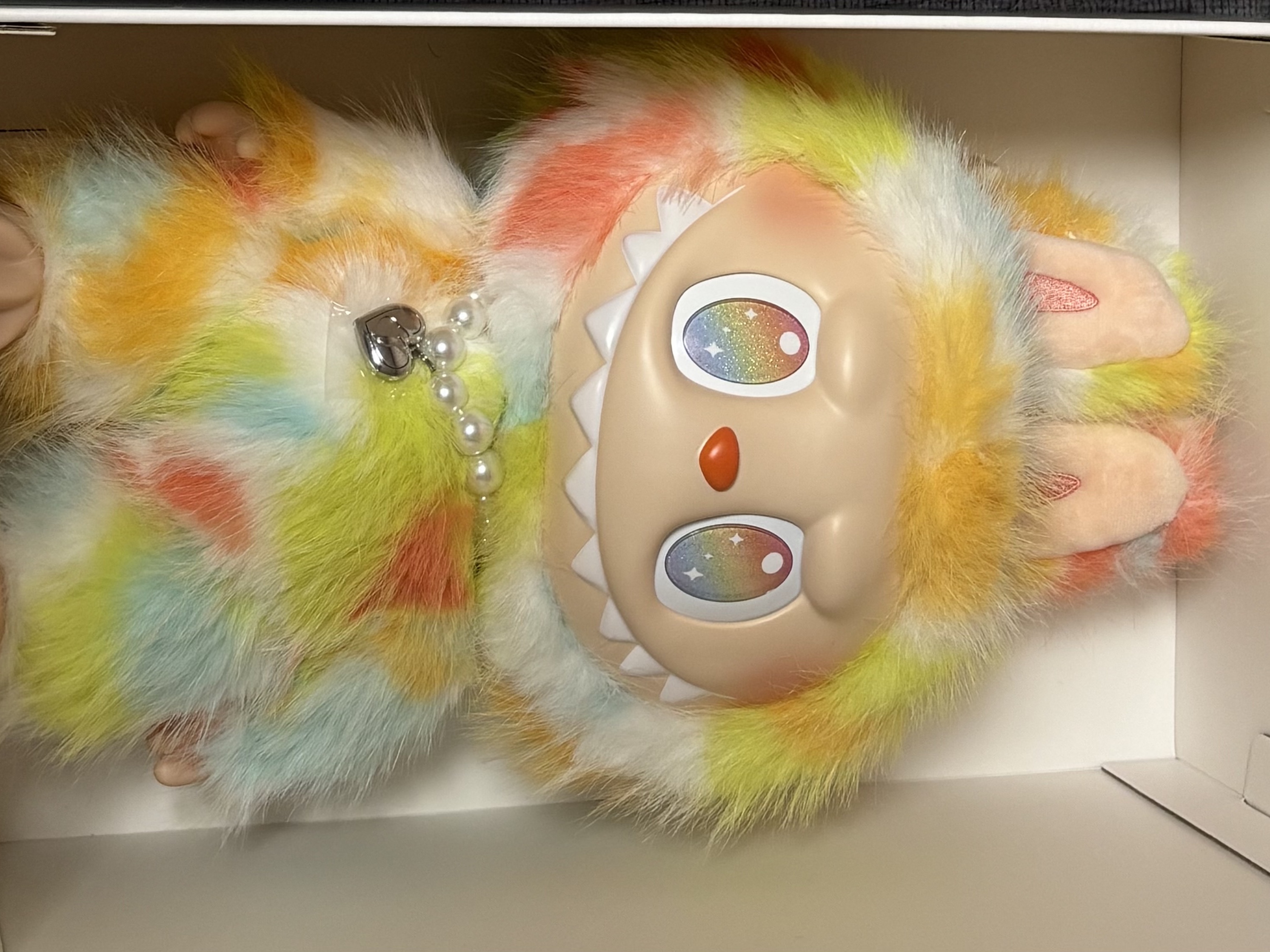 Pop Mart Labubu The Monsters Big Into Energy Series-Rock The Universe Vinyl Plush Doll 착용 스타일