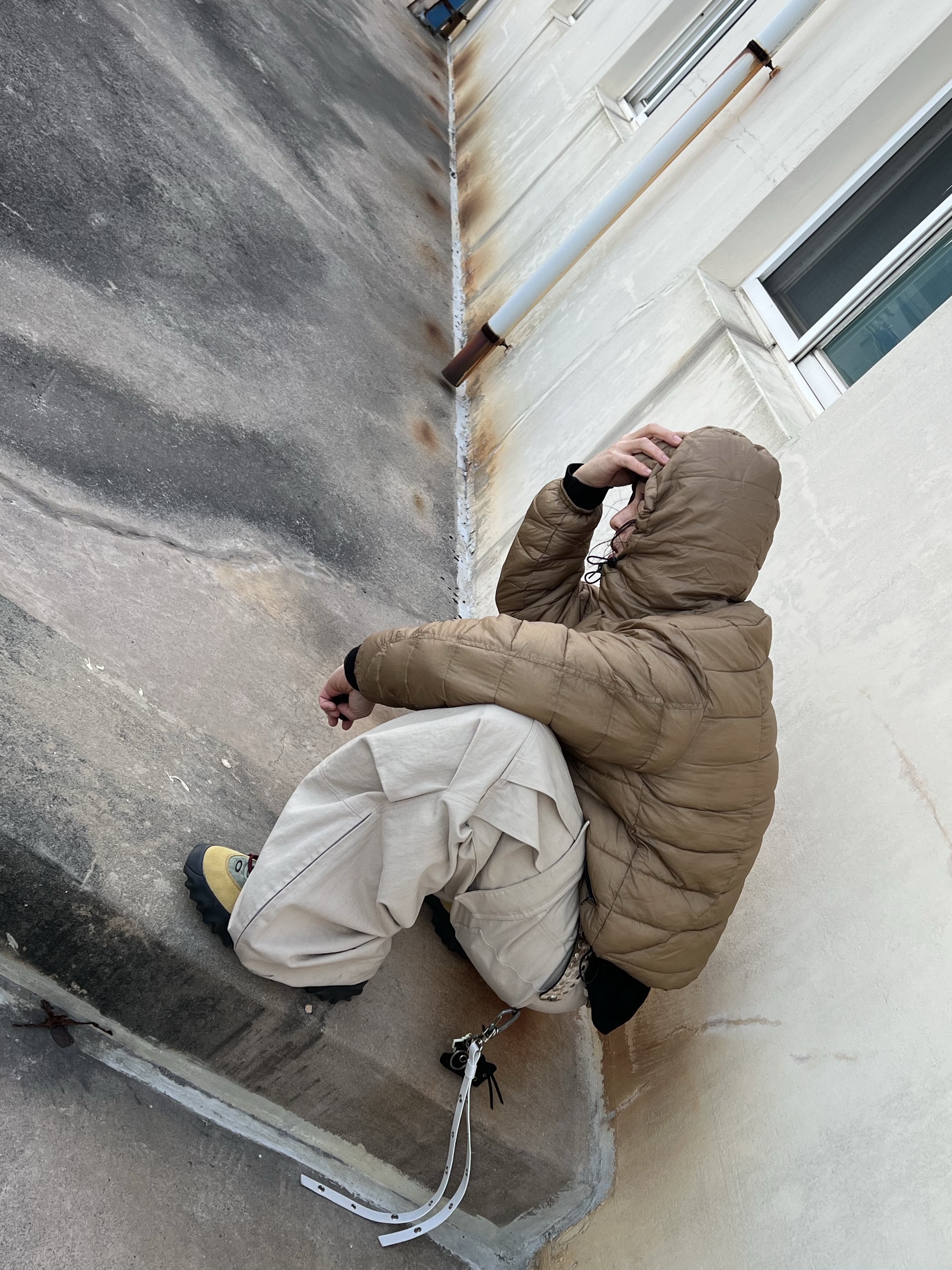 Nonnod Side Zip Cargo Pants Beige, Oakley Factory Team Suede Flesh Edge Boots Yellow 착용 스타일 - 5