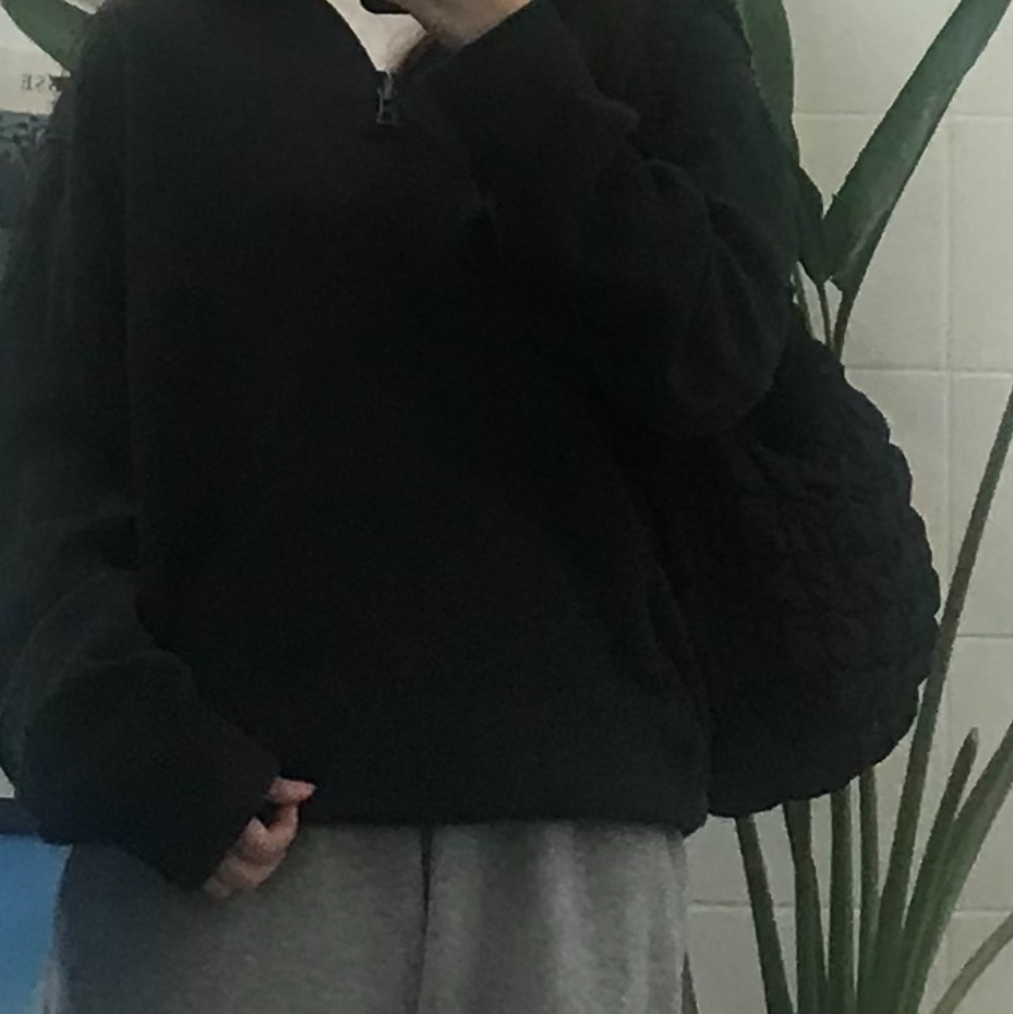 COS Quilted Mini Bag Black 착용 스타일