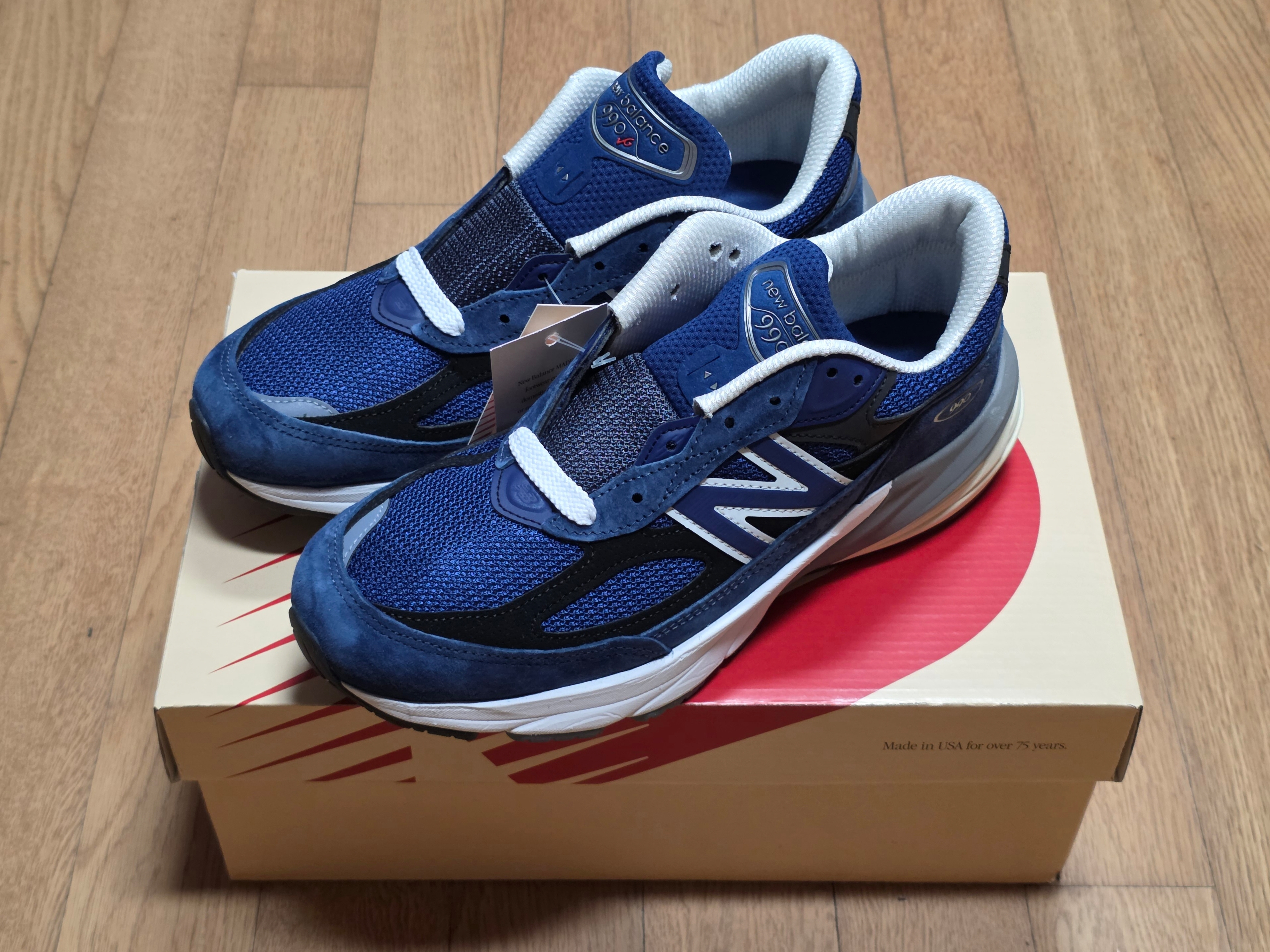 New Balance 990v6 Made in USA Inkwell 착용 스타일 - 2