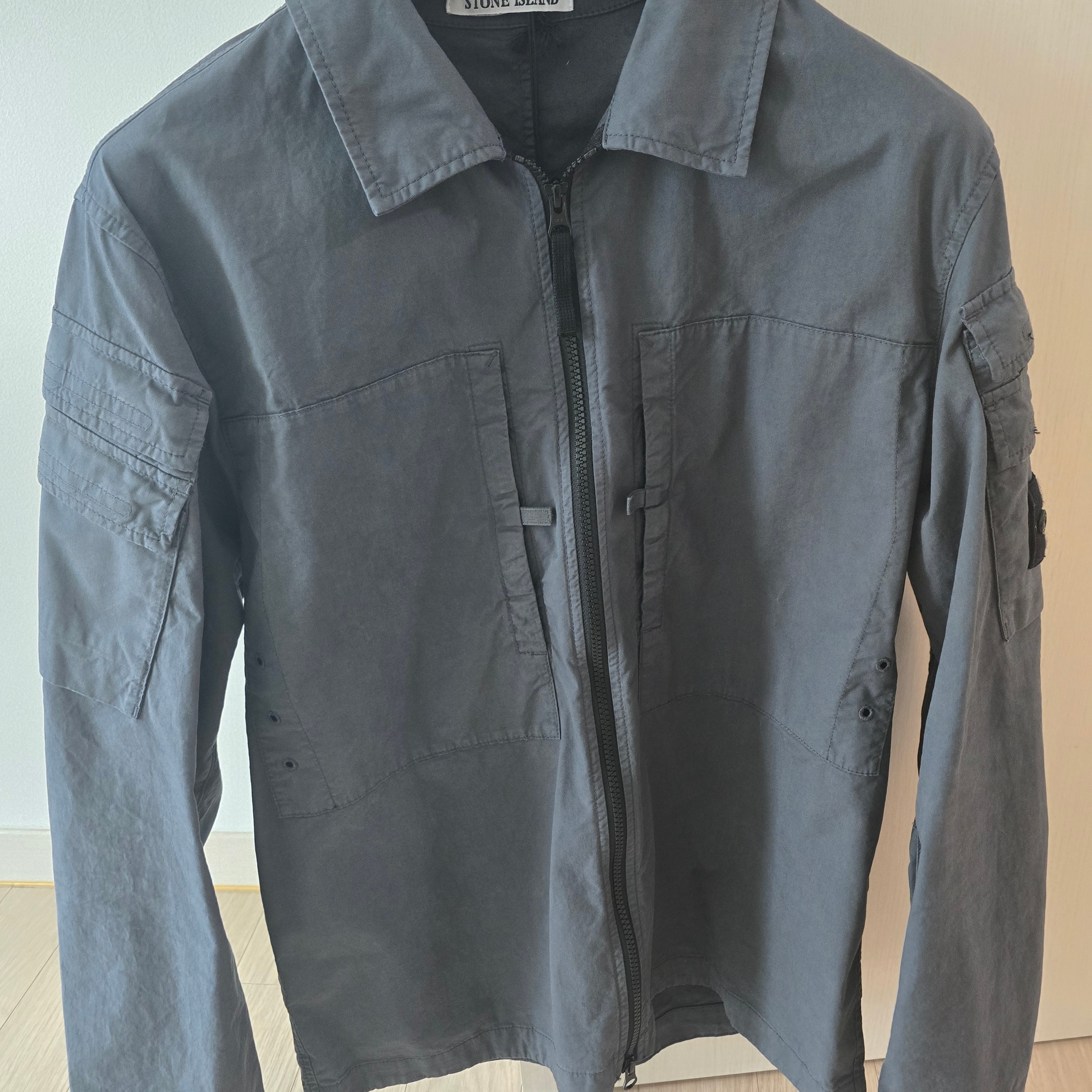 Stone Island 10610 Stretch Cotton Gabardine Lead - 23FW 착용 스타일