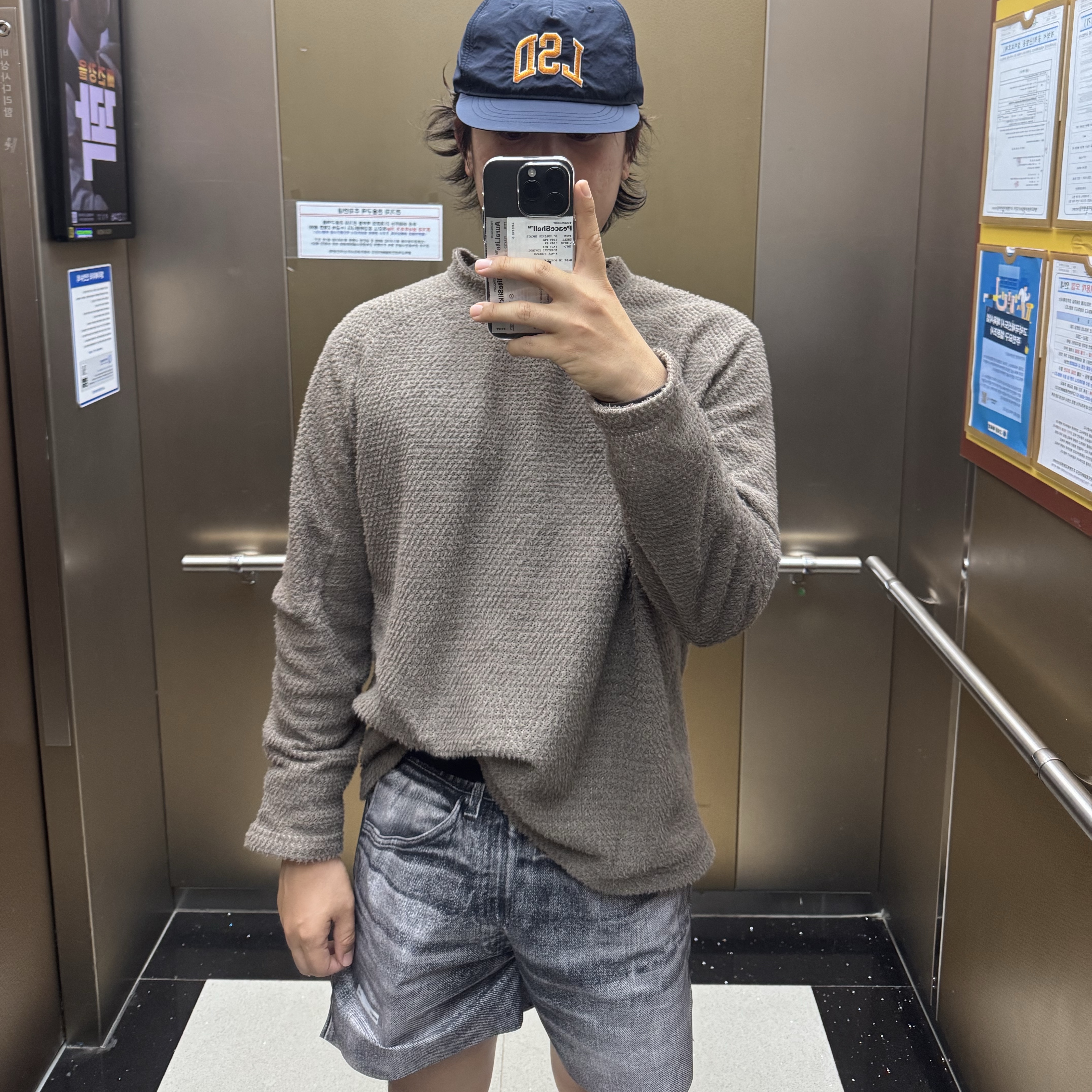 Satisfy Peaceshell 5 Inch Unlined Shorts Black Denim, Satisfy FuzzFleece AD Long T-Shirt Falcon 착용 스타일 - 1