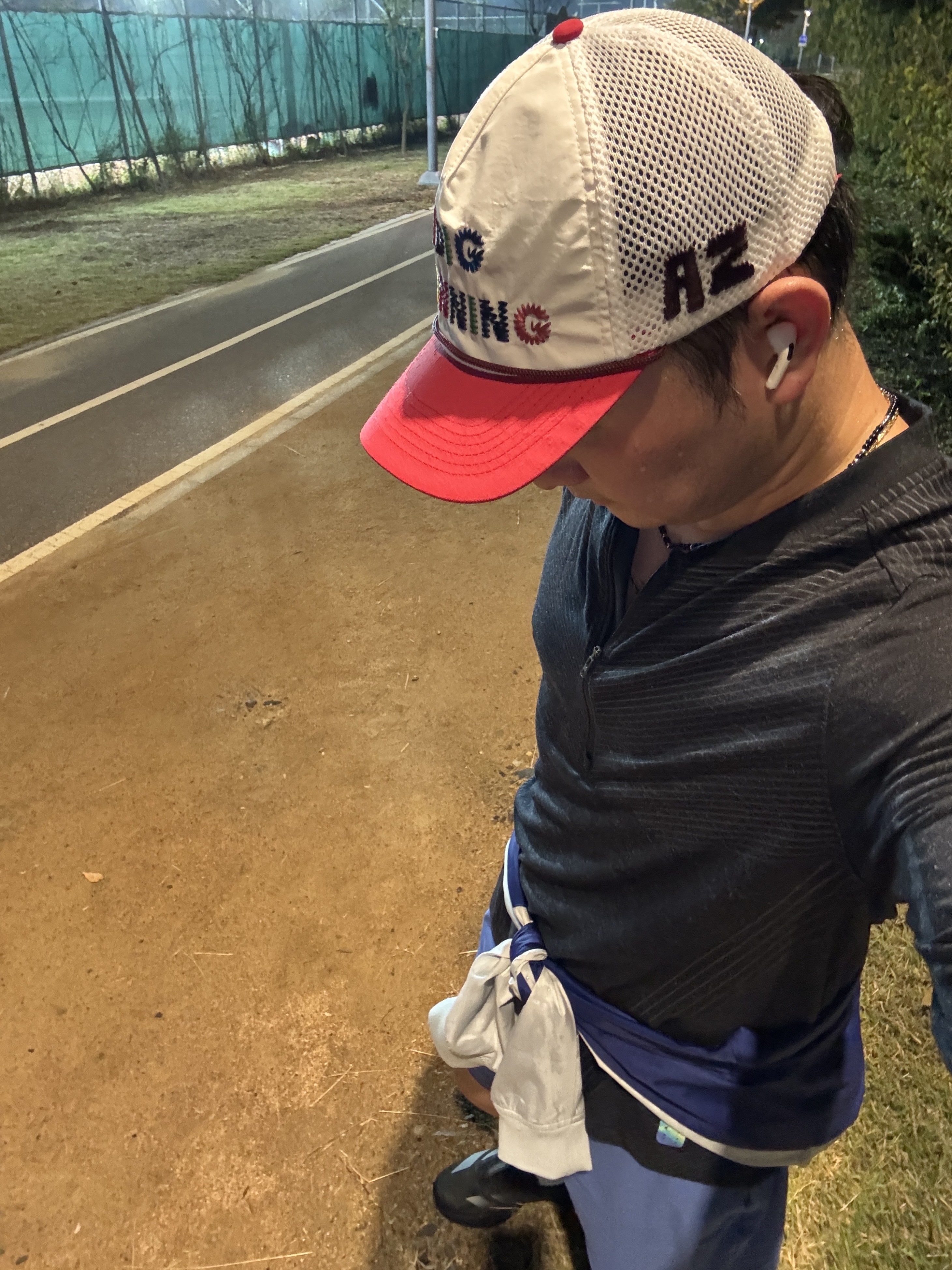 Alex Zono I Dig Running Rainbow Trucker Hat White Red, Adidas Adizero EVO SL Core Black Iron Metallic 착용 스타일