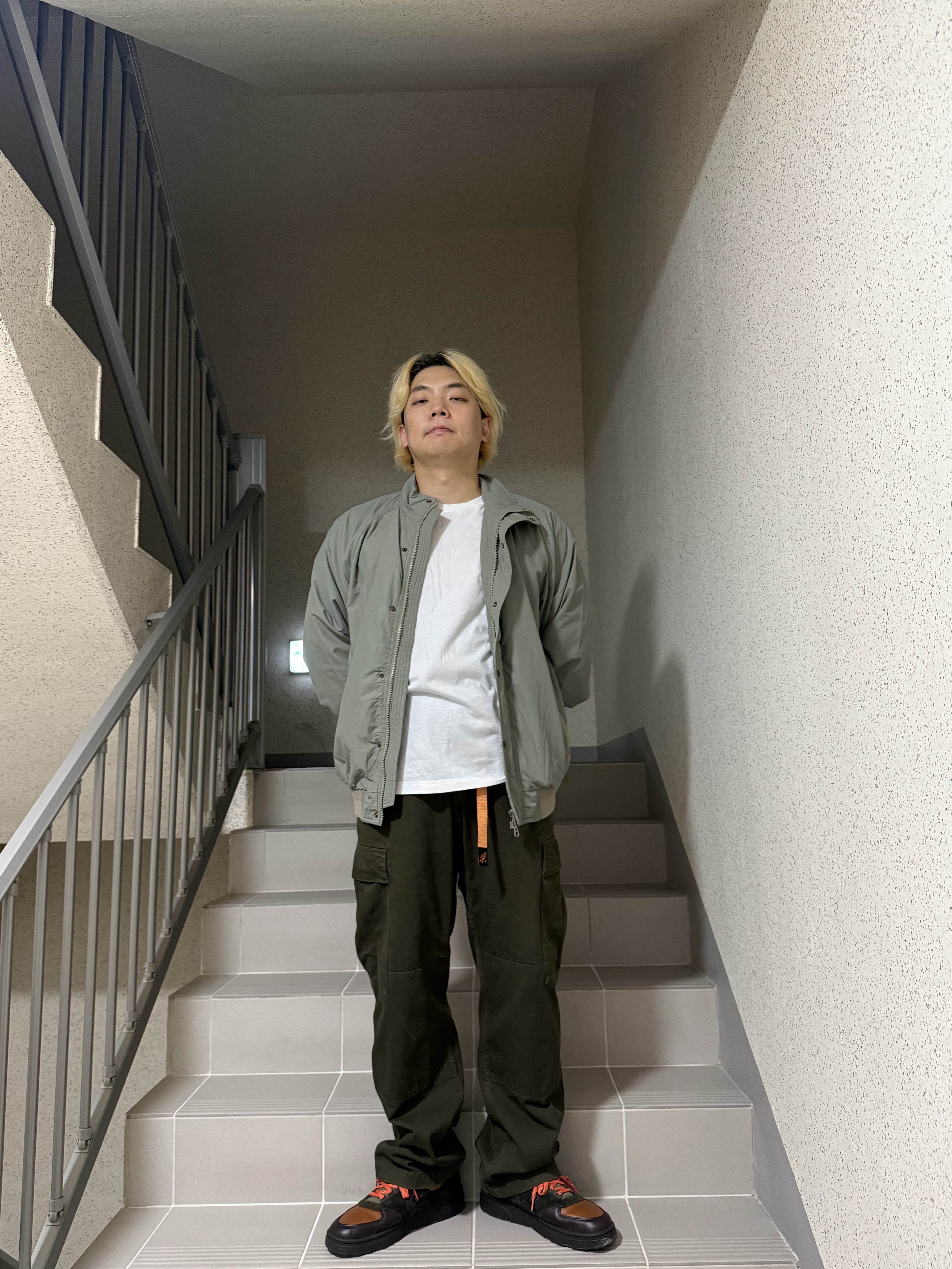 New Balance x Drake's Allerdale Made in UK Brown Olive 착용 스타일 - 3
