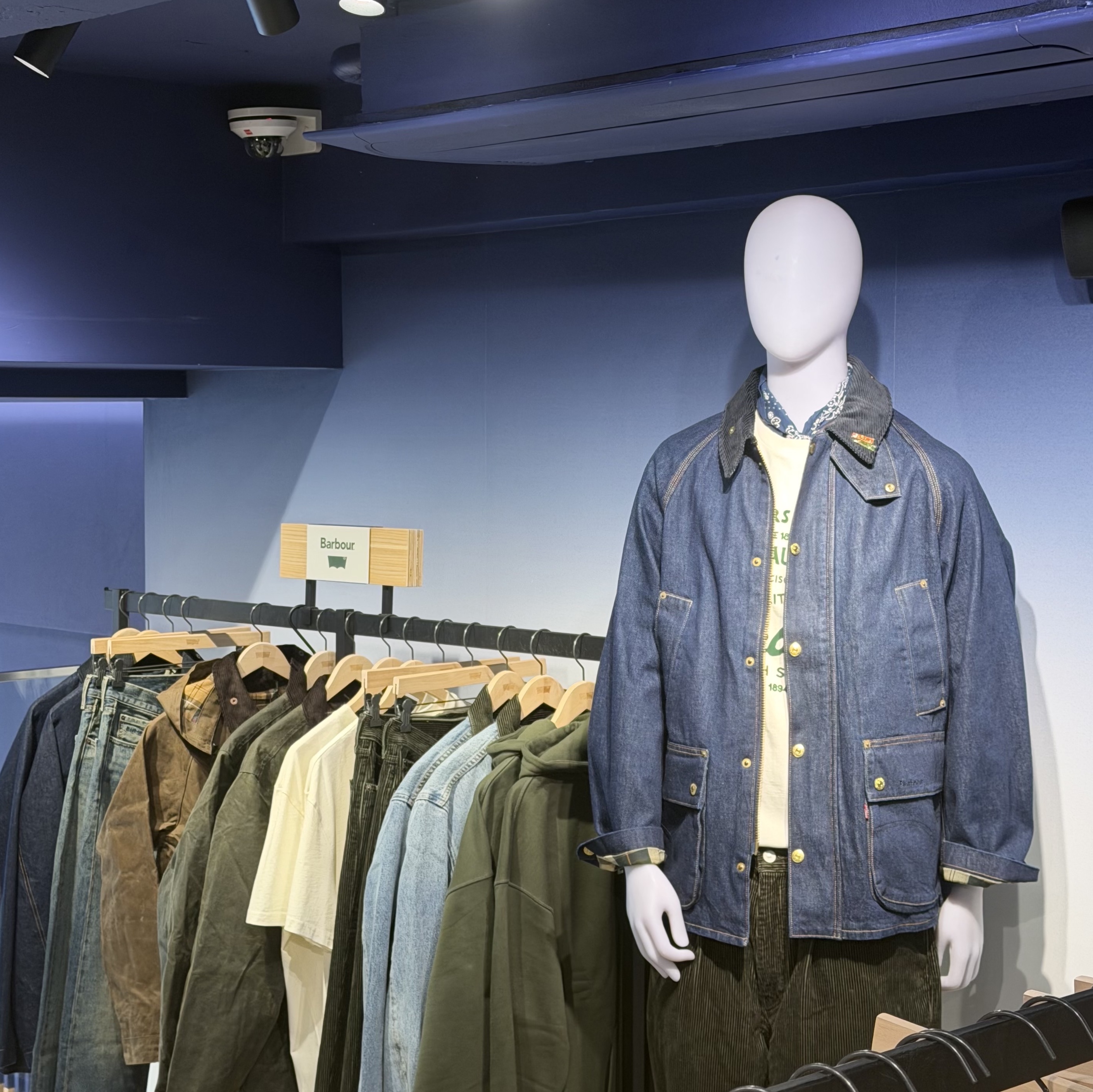 Levi's x Barbour Type II Trucker Jacket Vintage Washed Denim, Levi's x Barbour Spey Waxed Jacket Tobacco Wax 착용 스타일 - 2