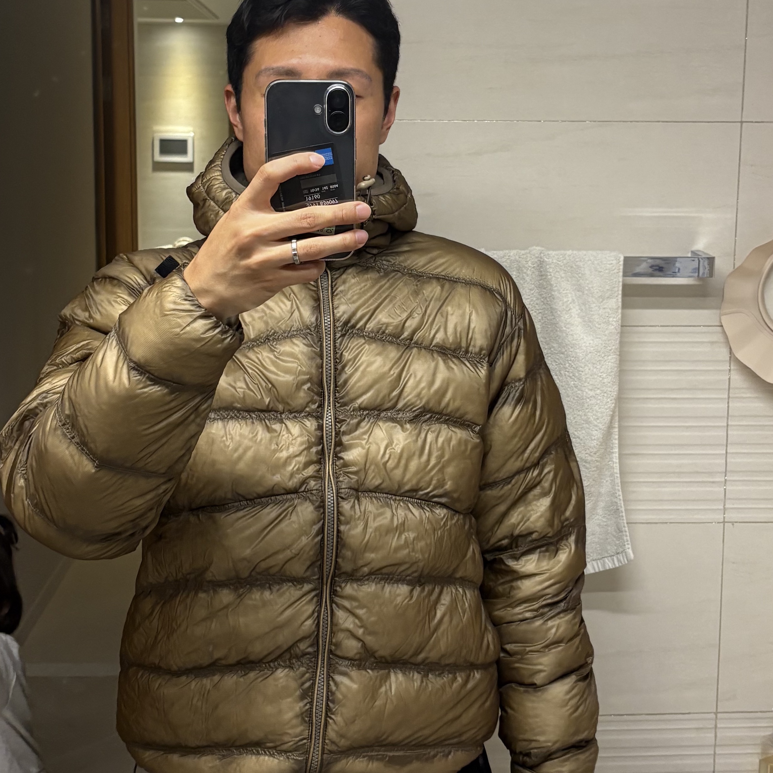 Salomon UNI Cross Insulation Jacket Dark Brown 착용 스타일