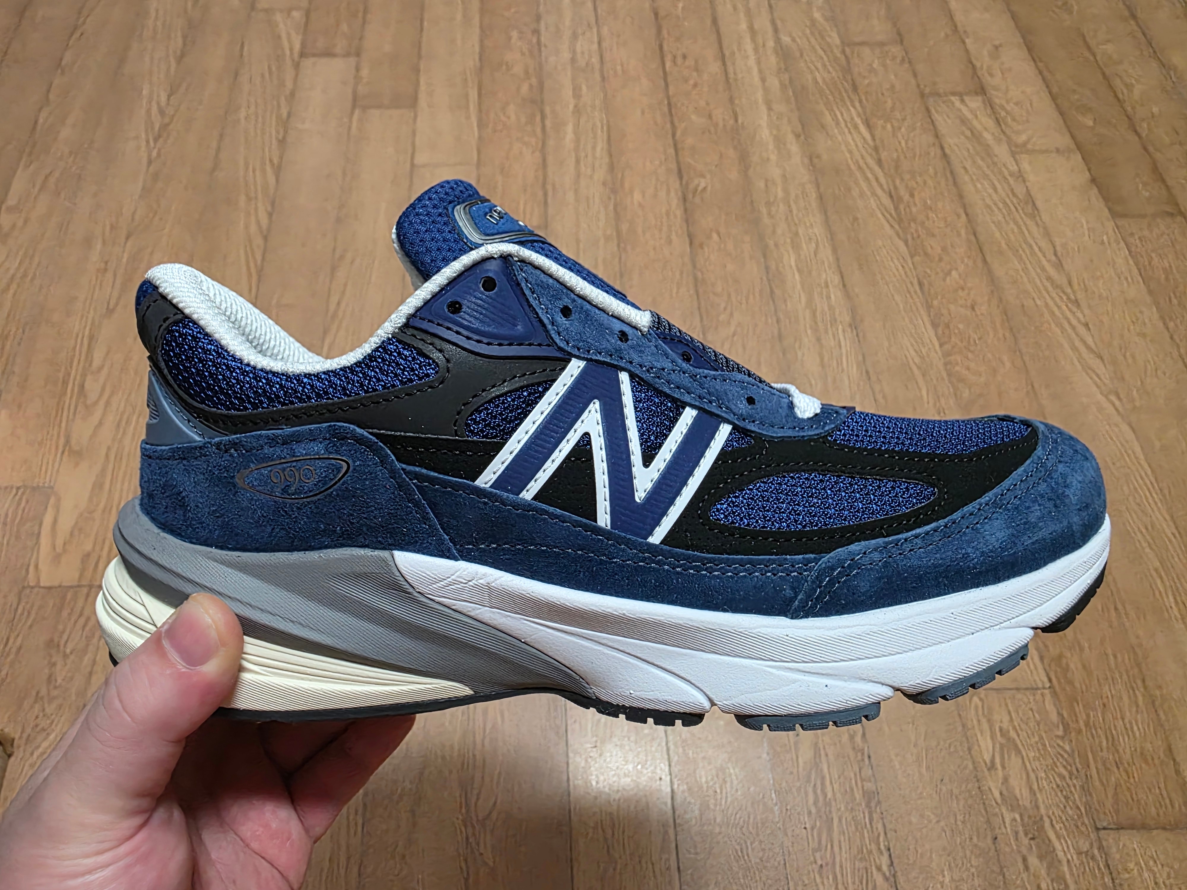 New Balance 990v6 Made in USA Inkwell 착용 스타일 - 3
