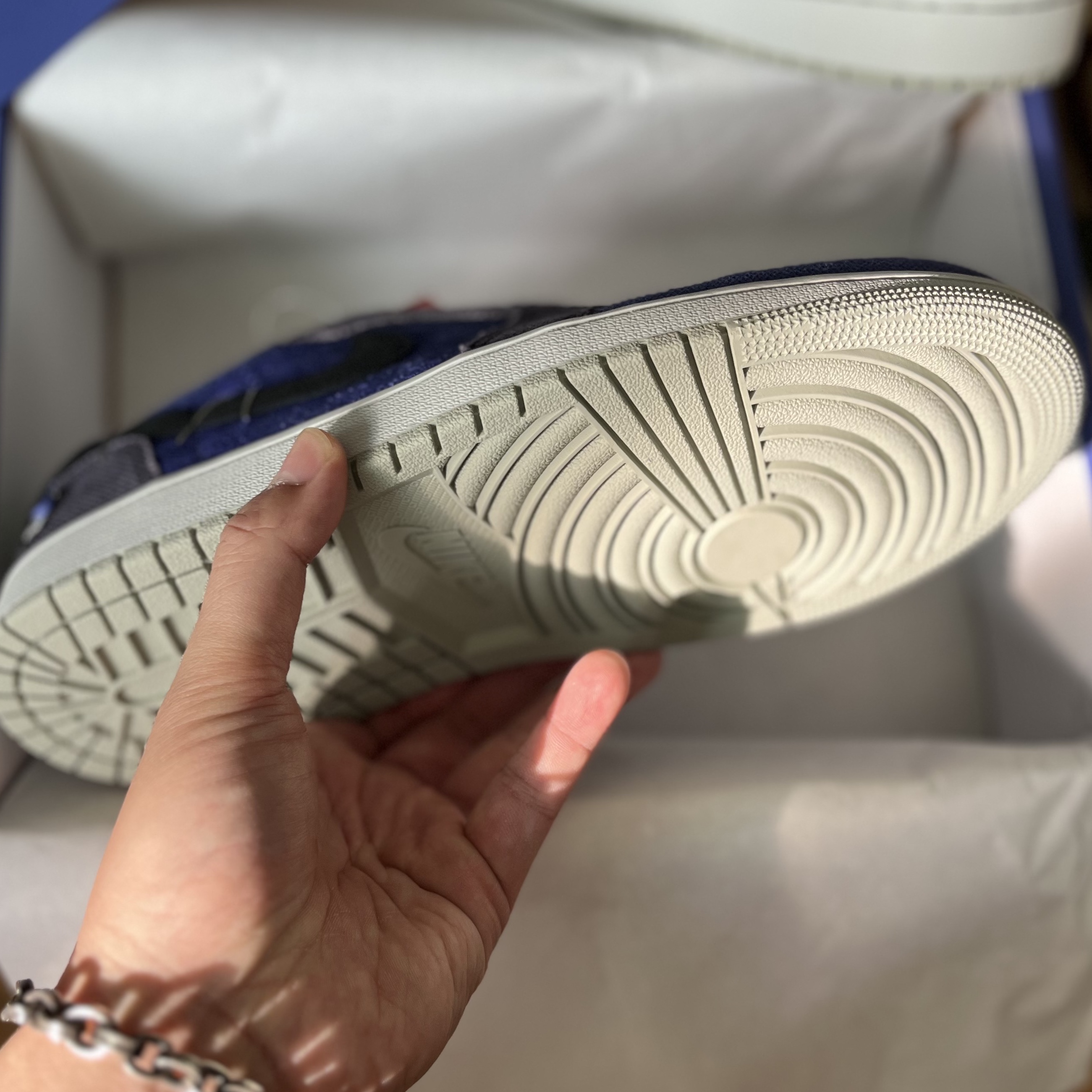 Jordan 1 x Zion Williamson Retro Low OG Regency Purple and Dark Raisin 착용 스타일 - 4