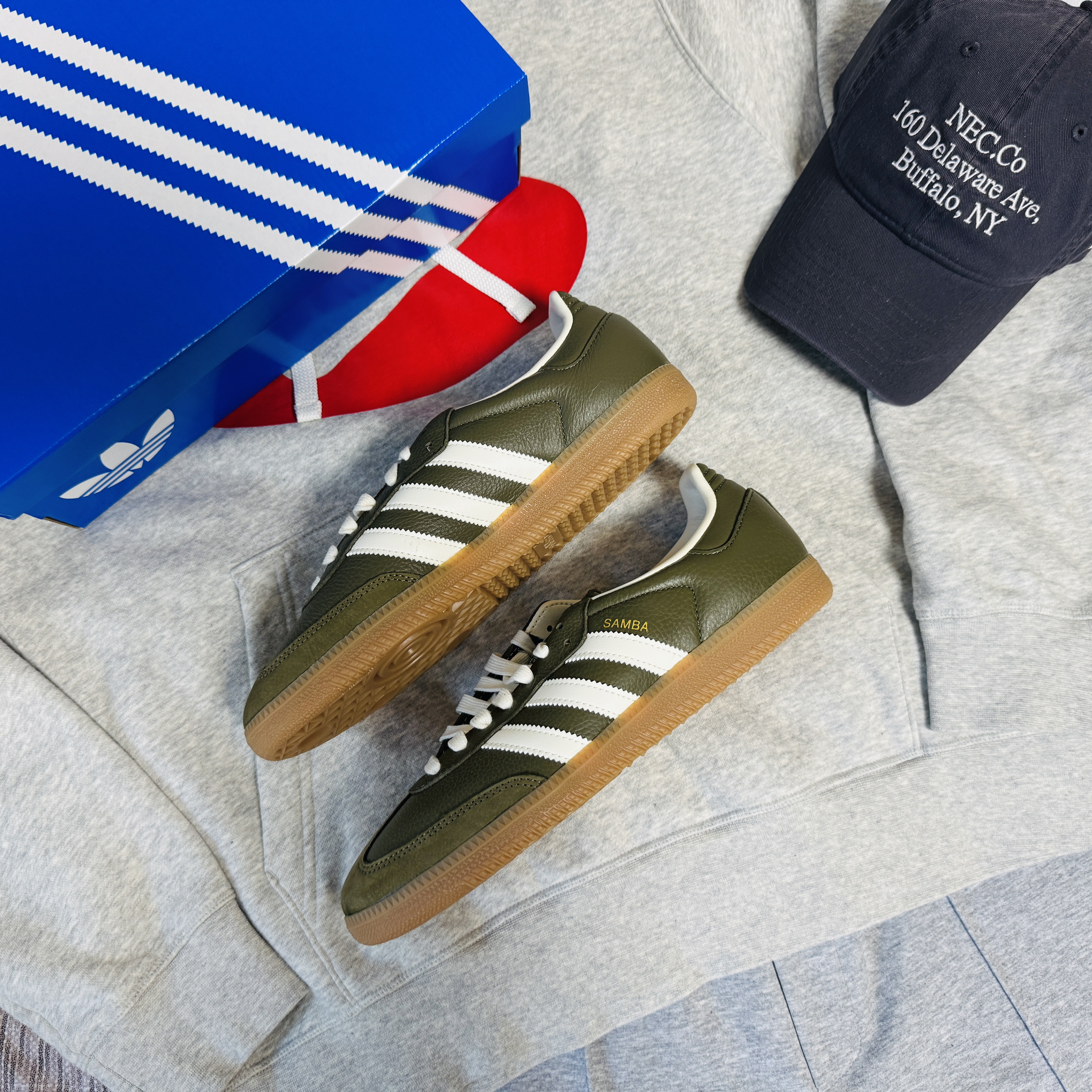Adidas Samba OG Medium Dark Khaki Off White 착용 스타일 - 3