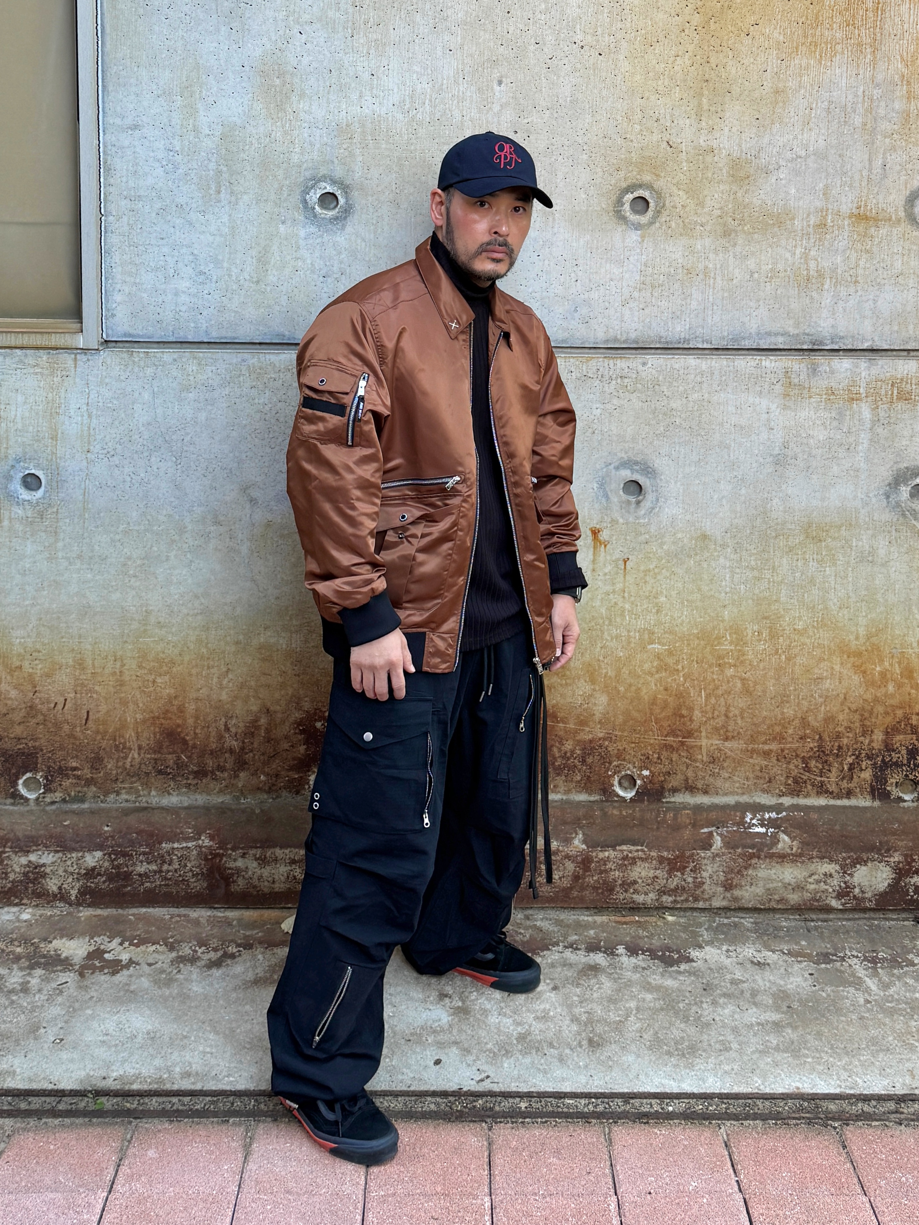 Vans Vault x WTAPS Vault Old Skool LX Black Orange, Flavorism Ripstop Parachute Cargo Pants Black 착용 스타일 - 3