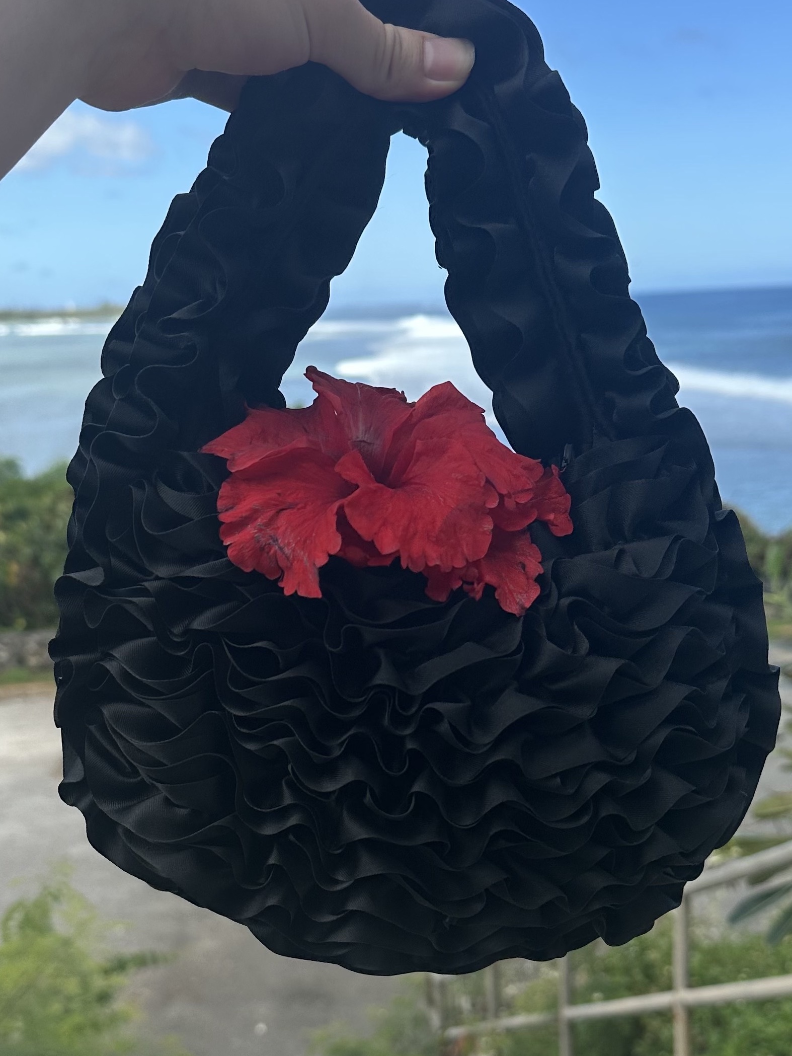 COS Dahlia Micro Bag Black 착용 스타일 - 2
