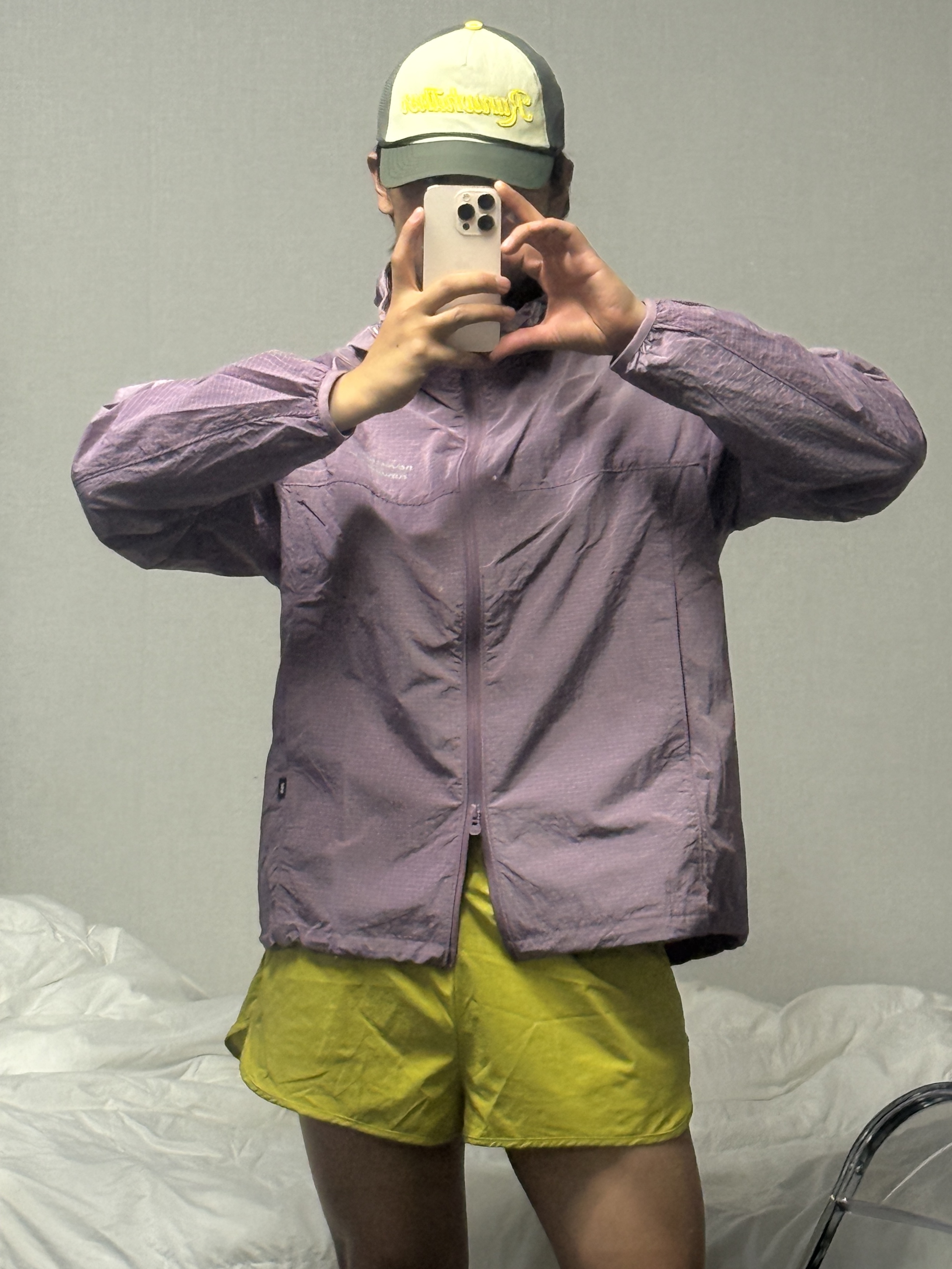 [KREAM 단독] runwhither Trucker Cap Yellow Khaki, [KREAM 단독] runwhither 3inch Limeade 착용 스타일 - 1
