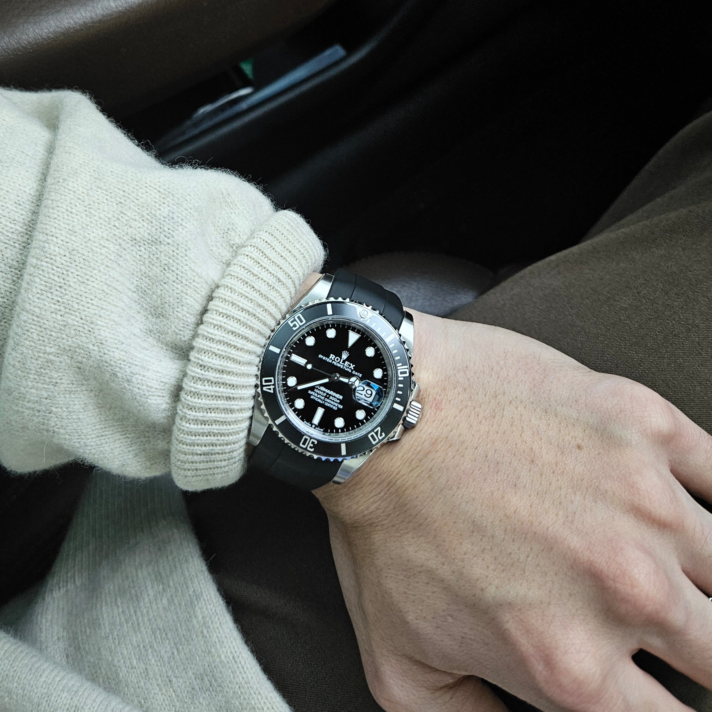 Rolex Submariner Date 41mm 126610LN Black Oyster 착용 스타일