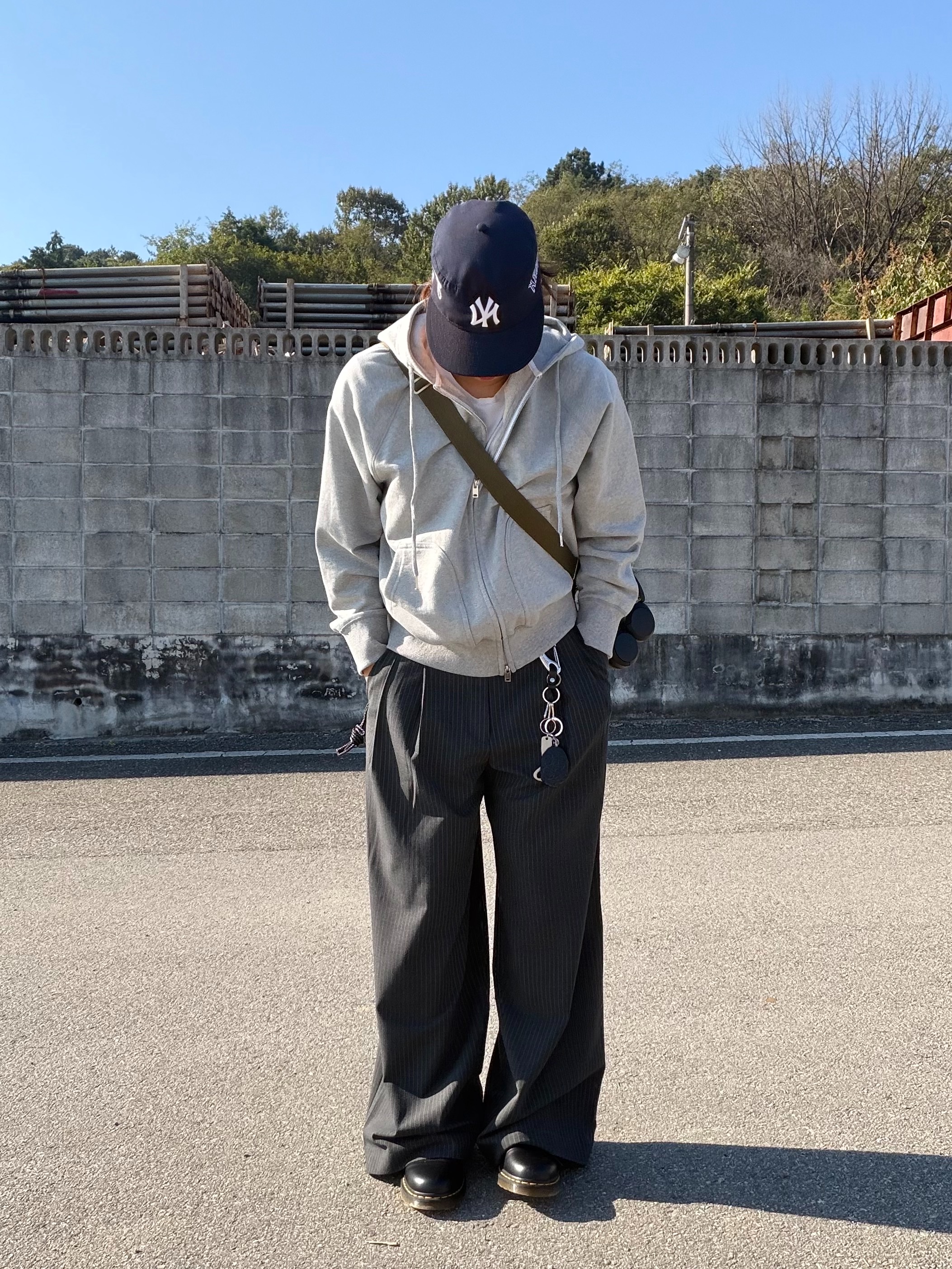 Dr. Martens 1461 Smooth Black, New Era MLB New York Yankees Pillbox Series Ball Cap Navy 착용 스타일 - 1