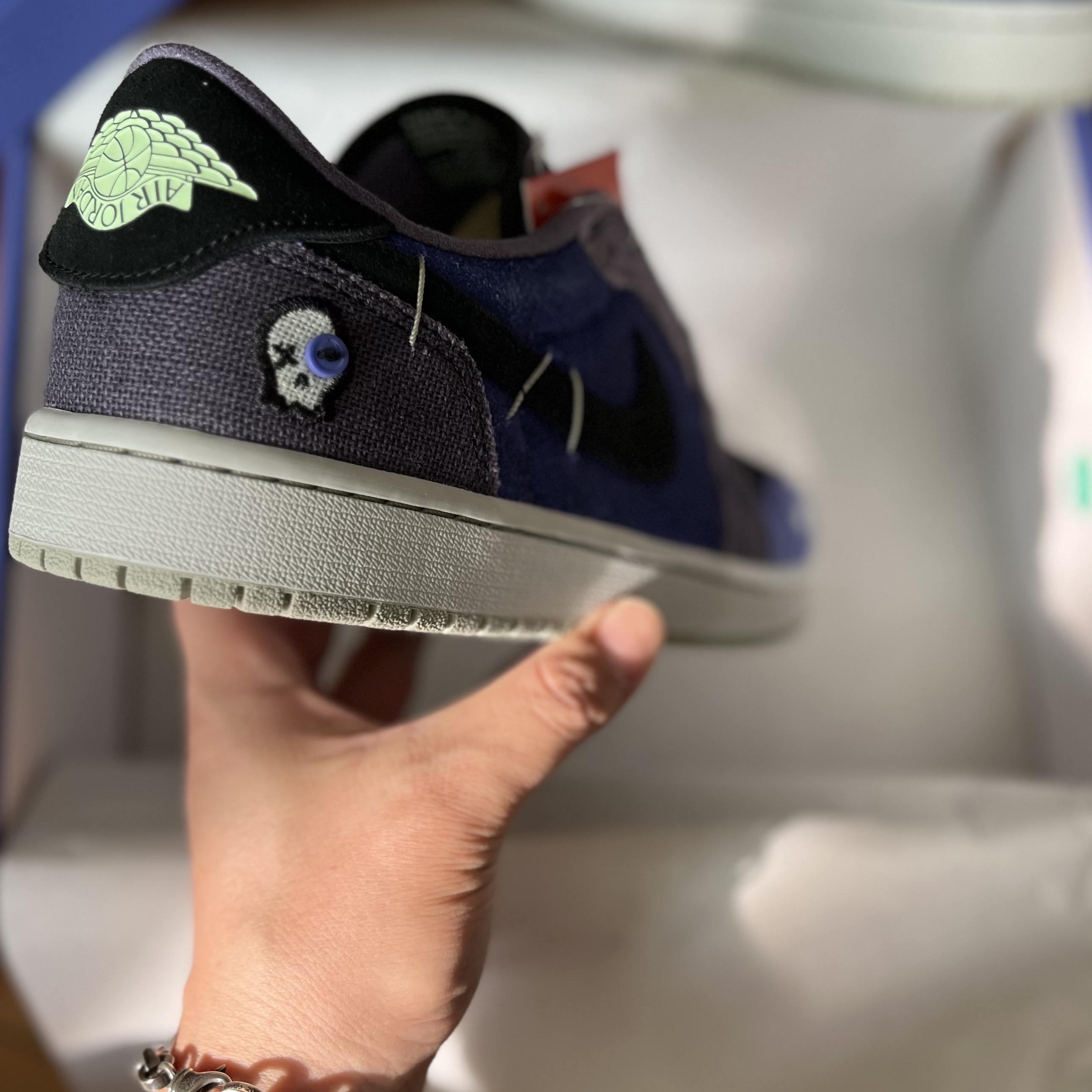 Jordan 1 x Zion Williamson Retro Low OG Regency Purple and Dark Raisin 착용 스타일 - 3