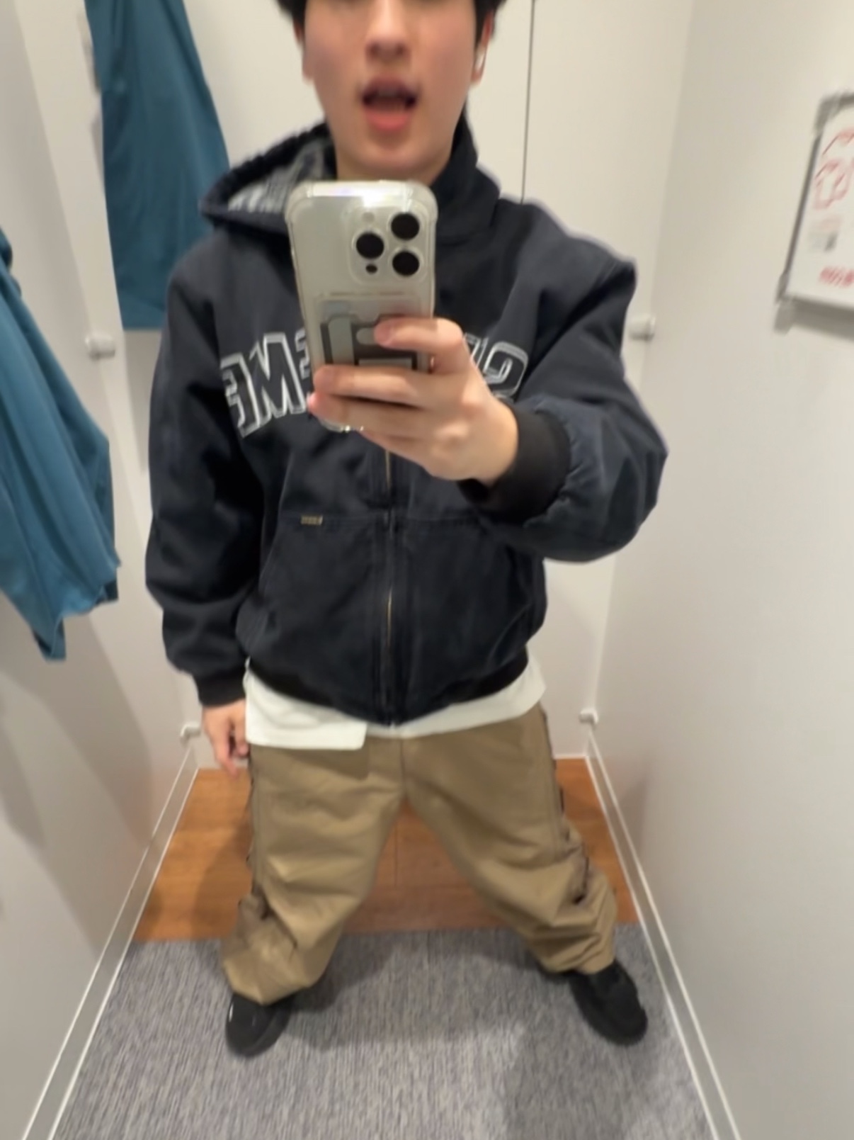 Supreme Reflective Arc Hooded Work Jacket Black - 25FW, Nike x Stussy Utility Pants Pine Nut (HQ8545-223) 착용 스타일 - 2