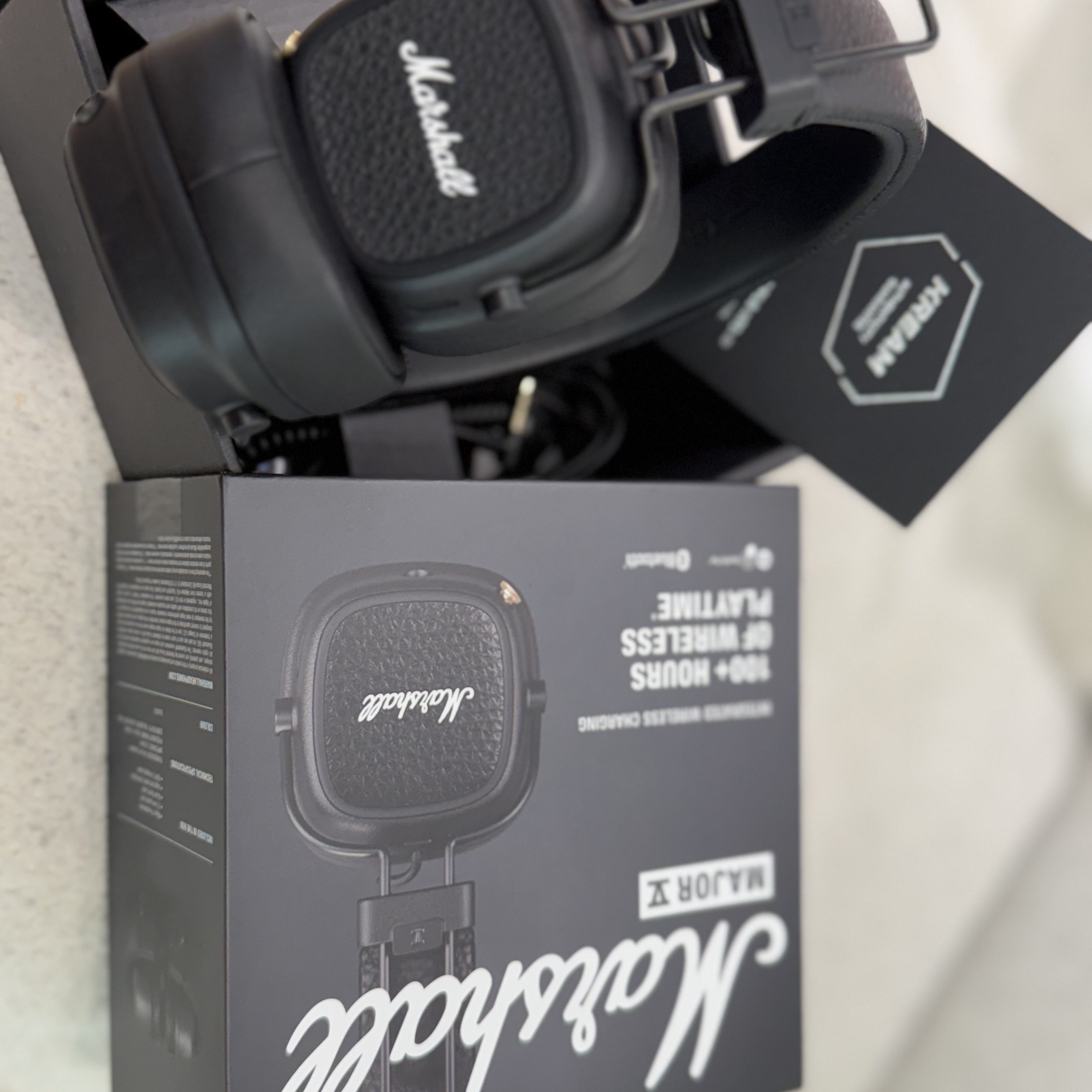 Marshall Major V Black (Korean Ver.) 착용 스타일