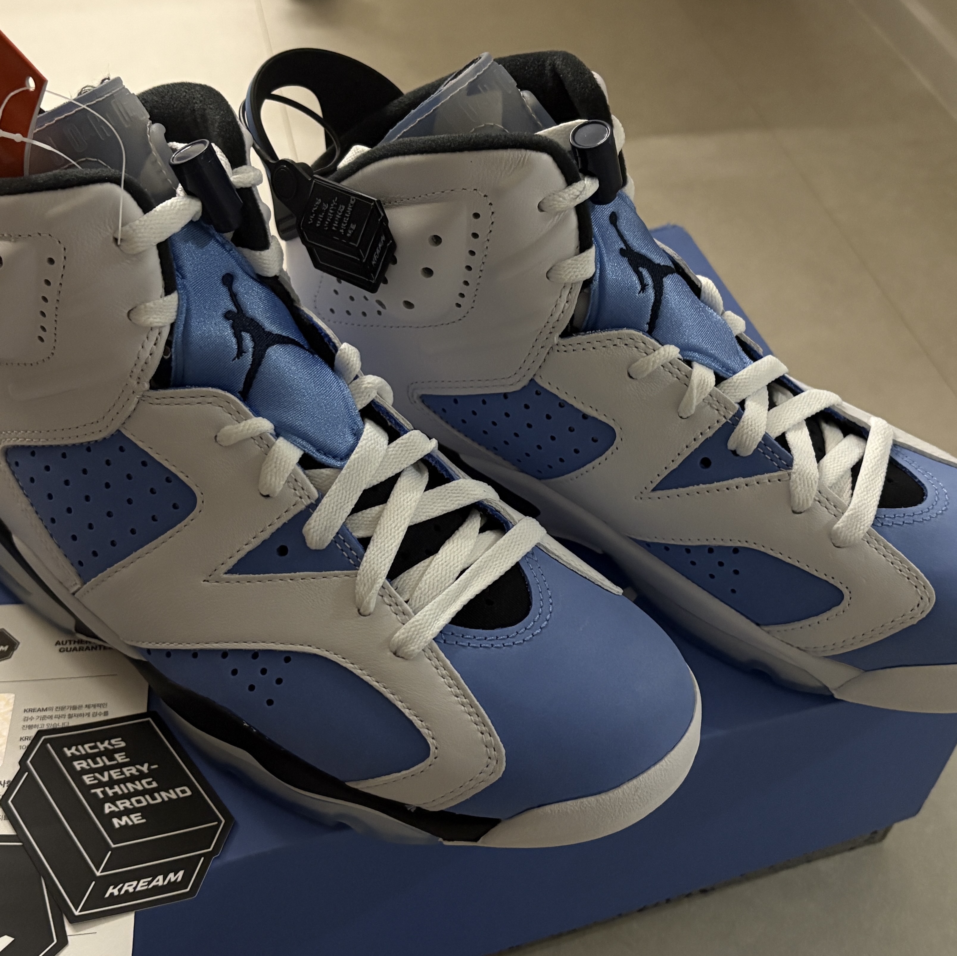 Jordan 6 Retro University Blue 착용 스타일