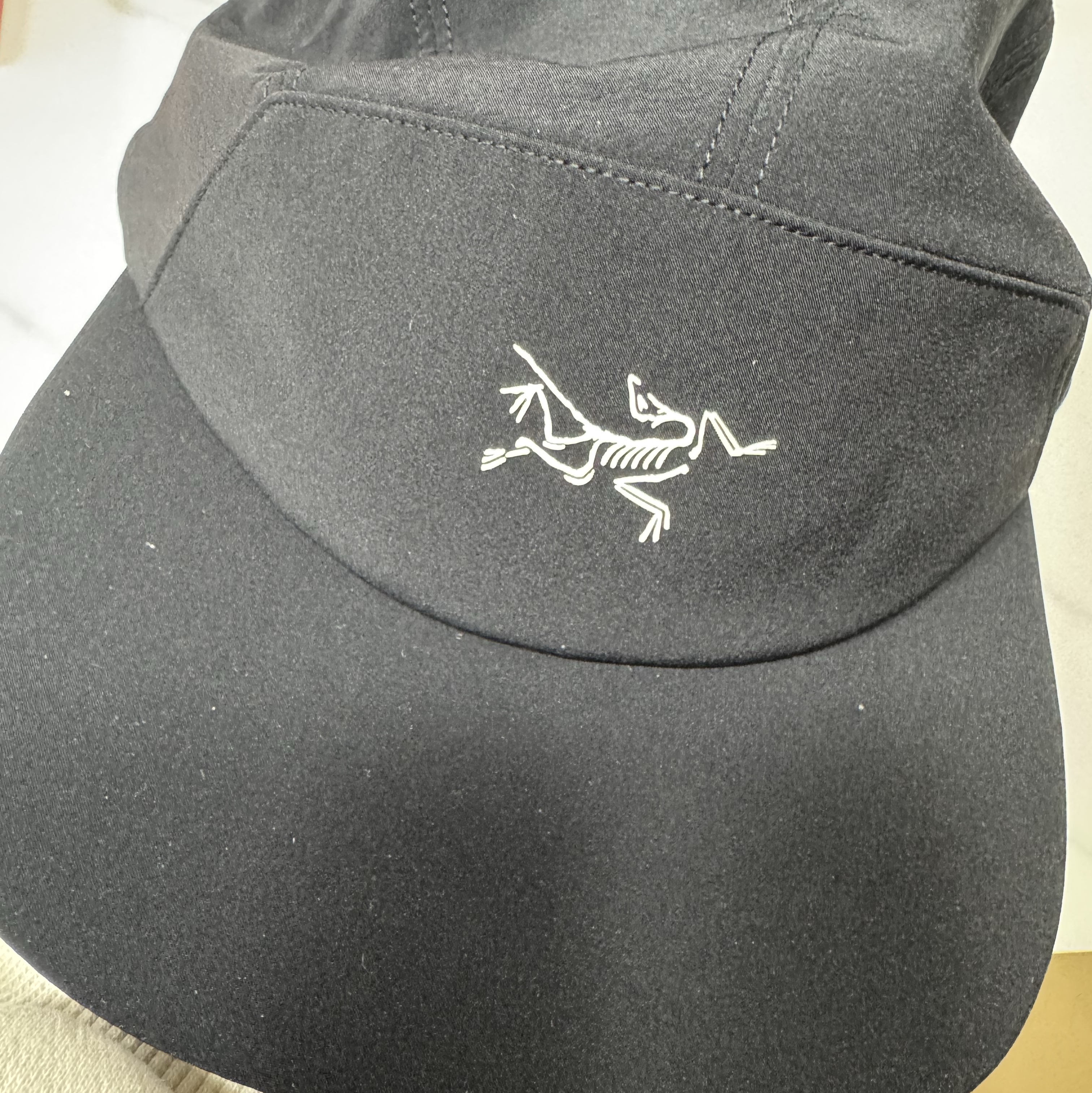 Arc'teryx Gamma 5 Panel Cap Black Arctic Silk 착용 스타일