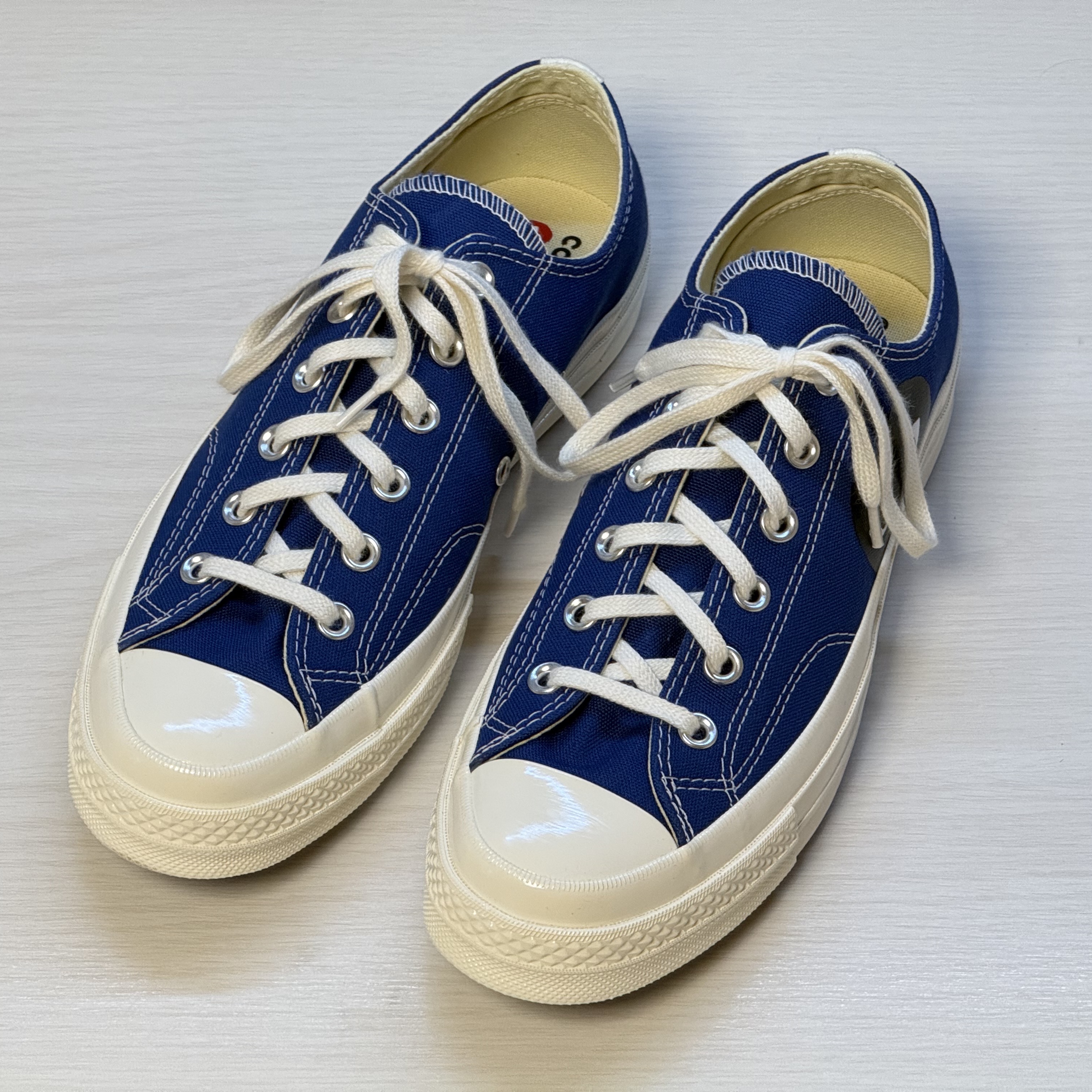 Converse x Play Comme des Garcons Chuck 70 Ox Blue Quartz 착용 스타일 - 2