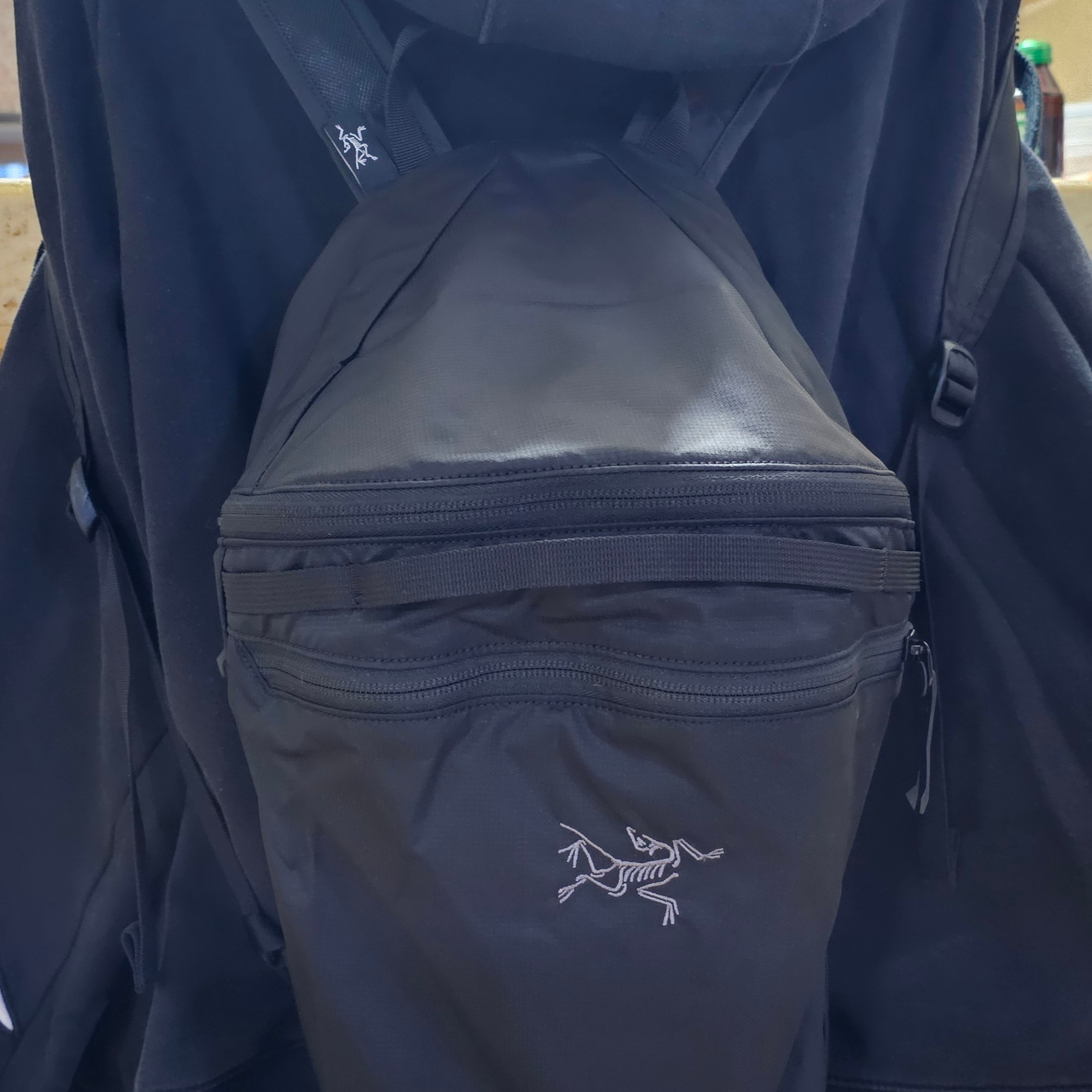 Arc'teryx Heliad 15 Backpack Black 착용 스타일