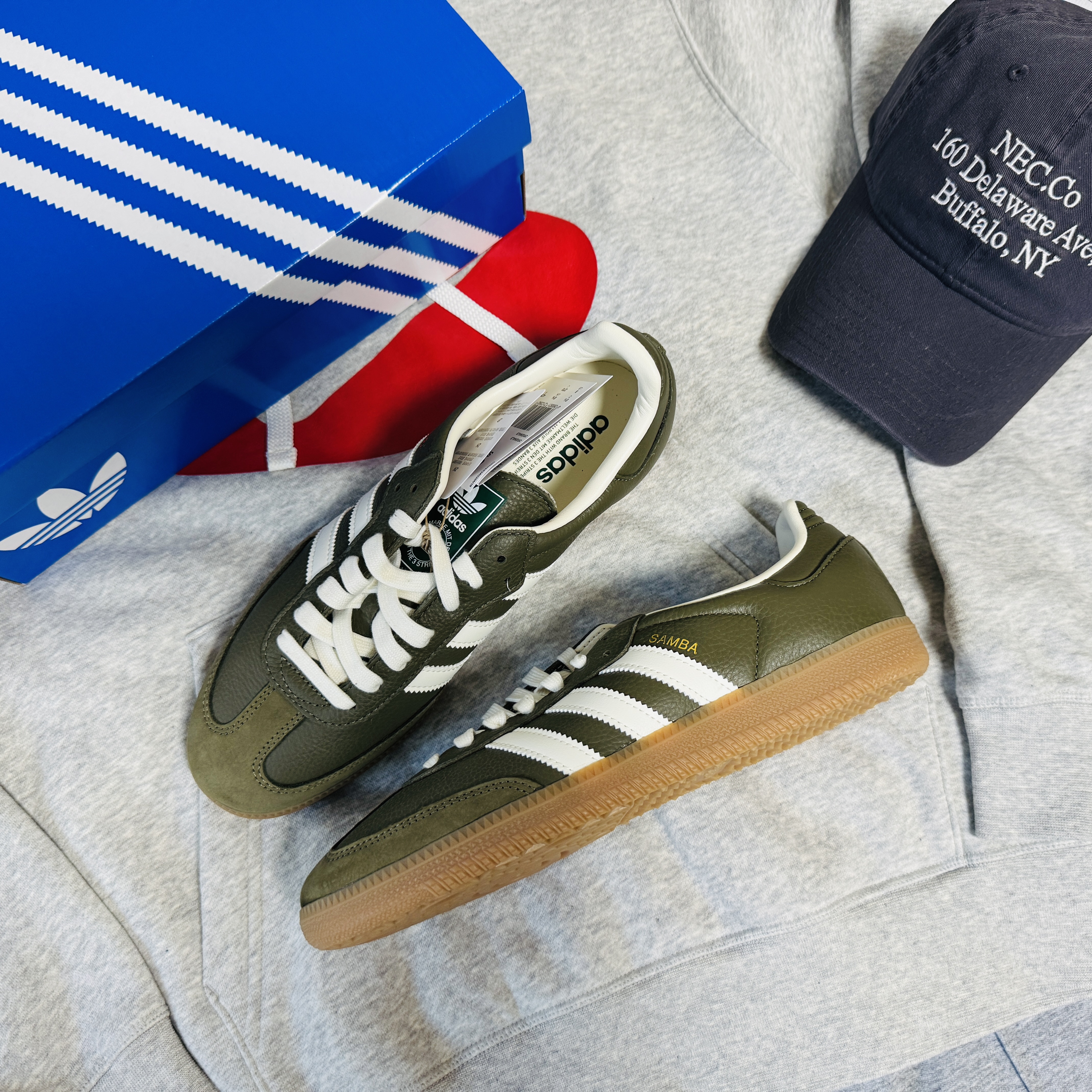 Adidas Samba OG Medium Dark Khaki Off White 착용 스타일 - 1