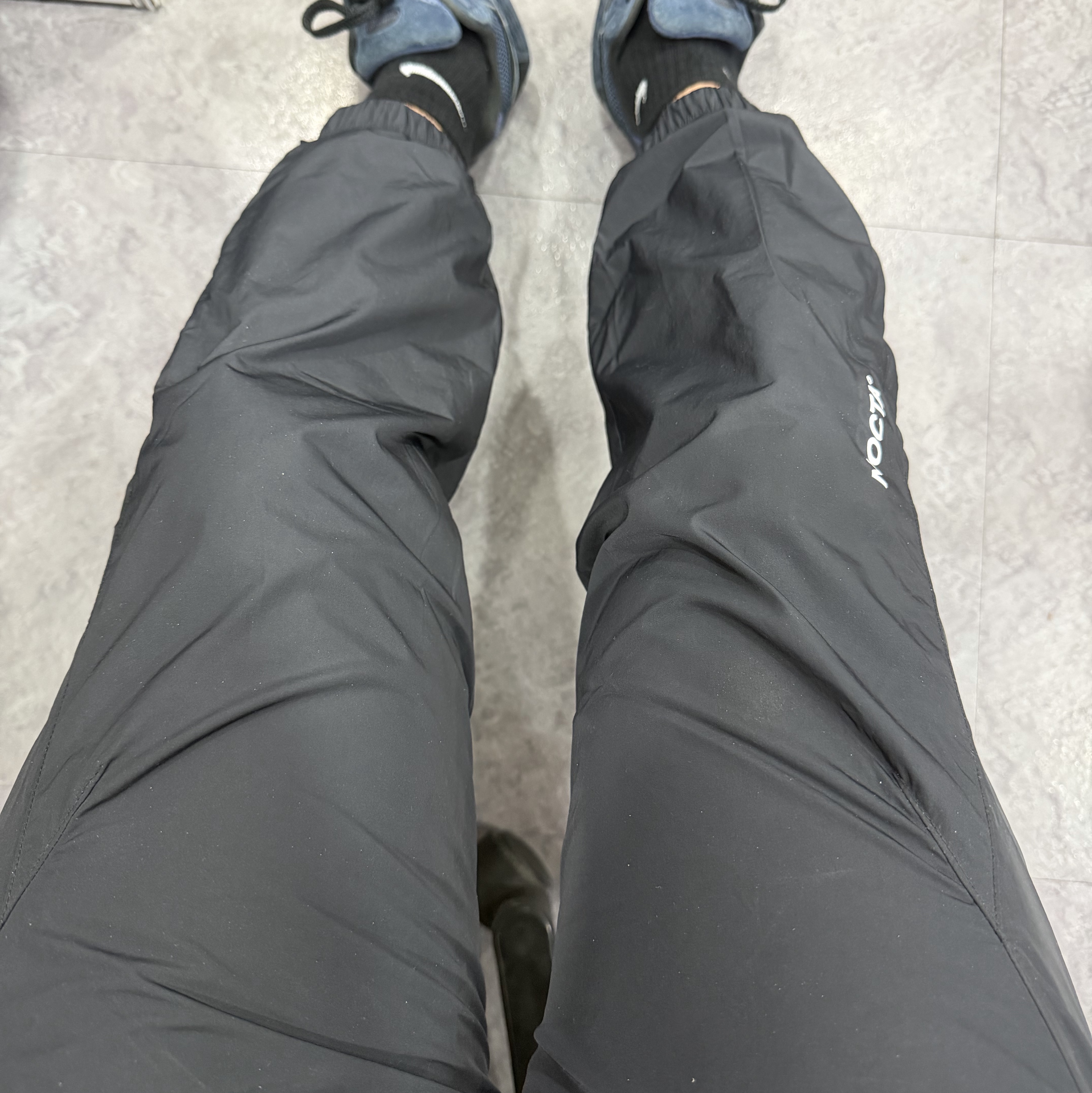 Nike x Drake Nocta Woven Track Pants Black (FN7668-010) 착용 스타일