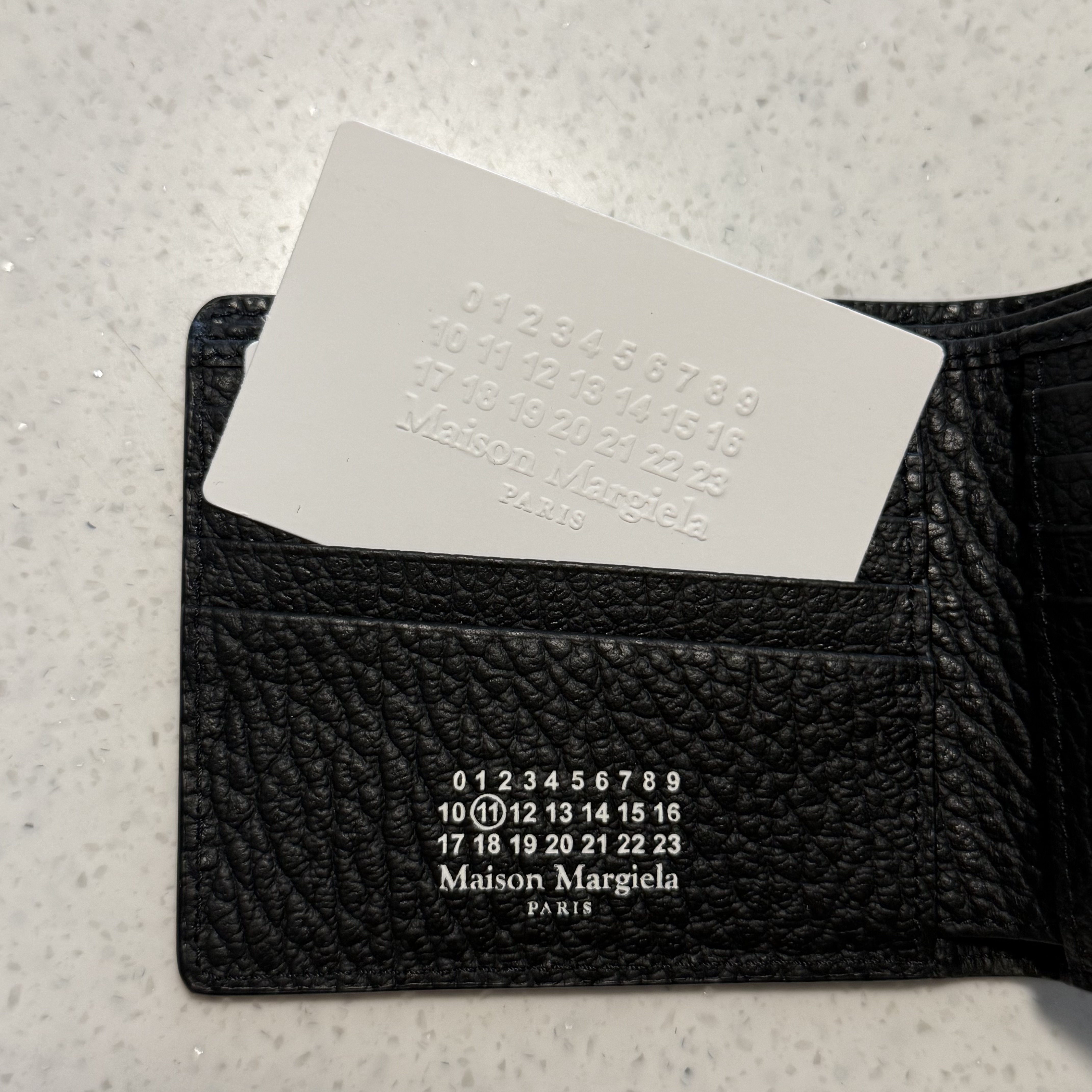 Maison Margiela Bi-Fold Wallet Black 착용 스타일 - 3